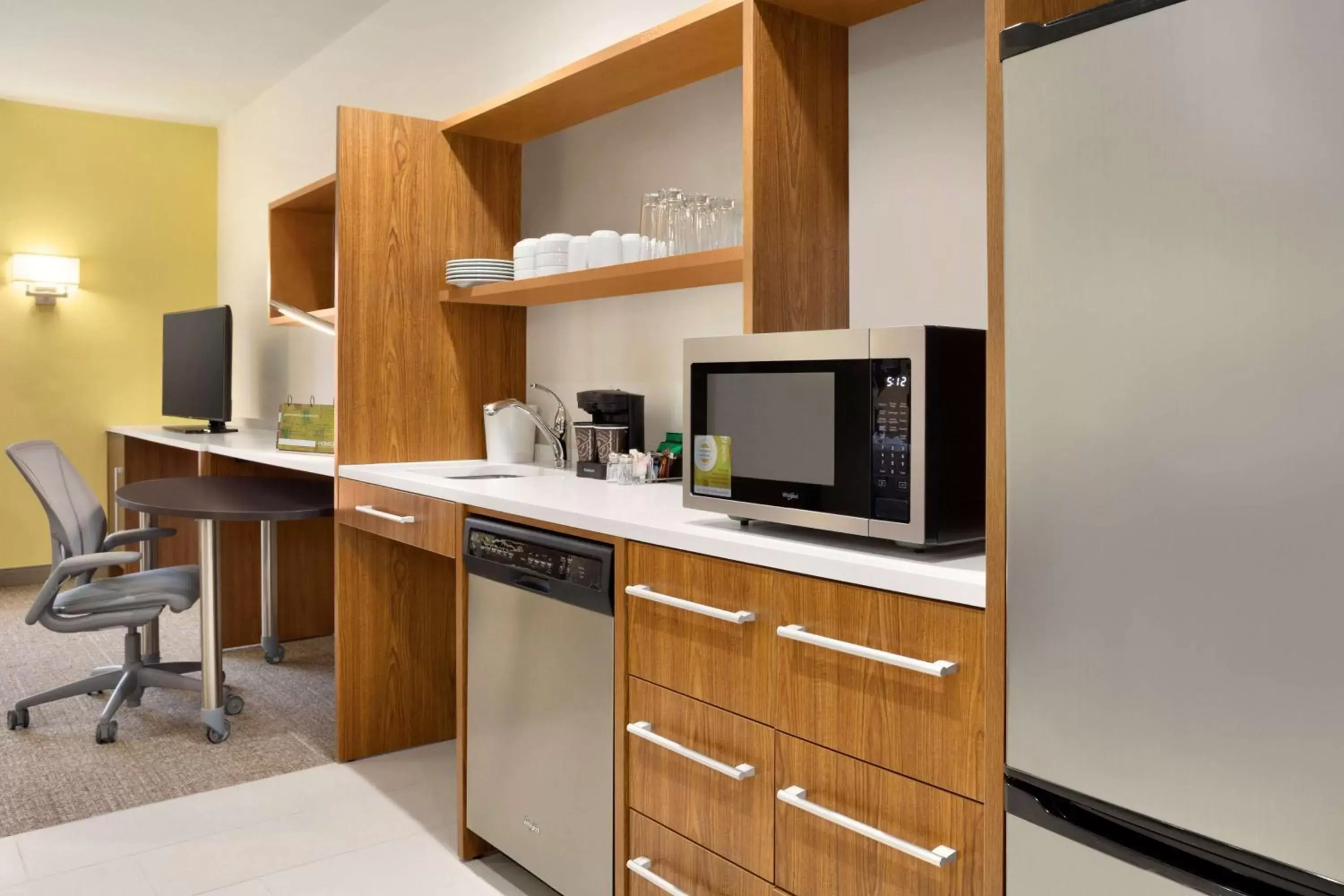 Bedroom, Kitchen/Kitchenette in Home2 Suites By Hilton Birmingham Downtown