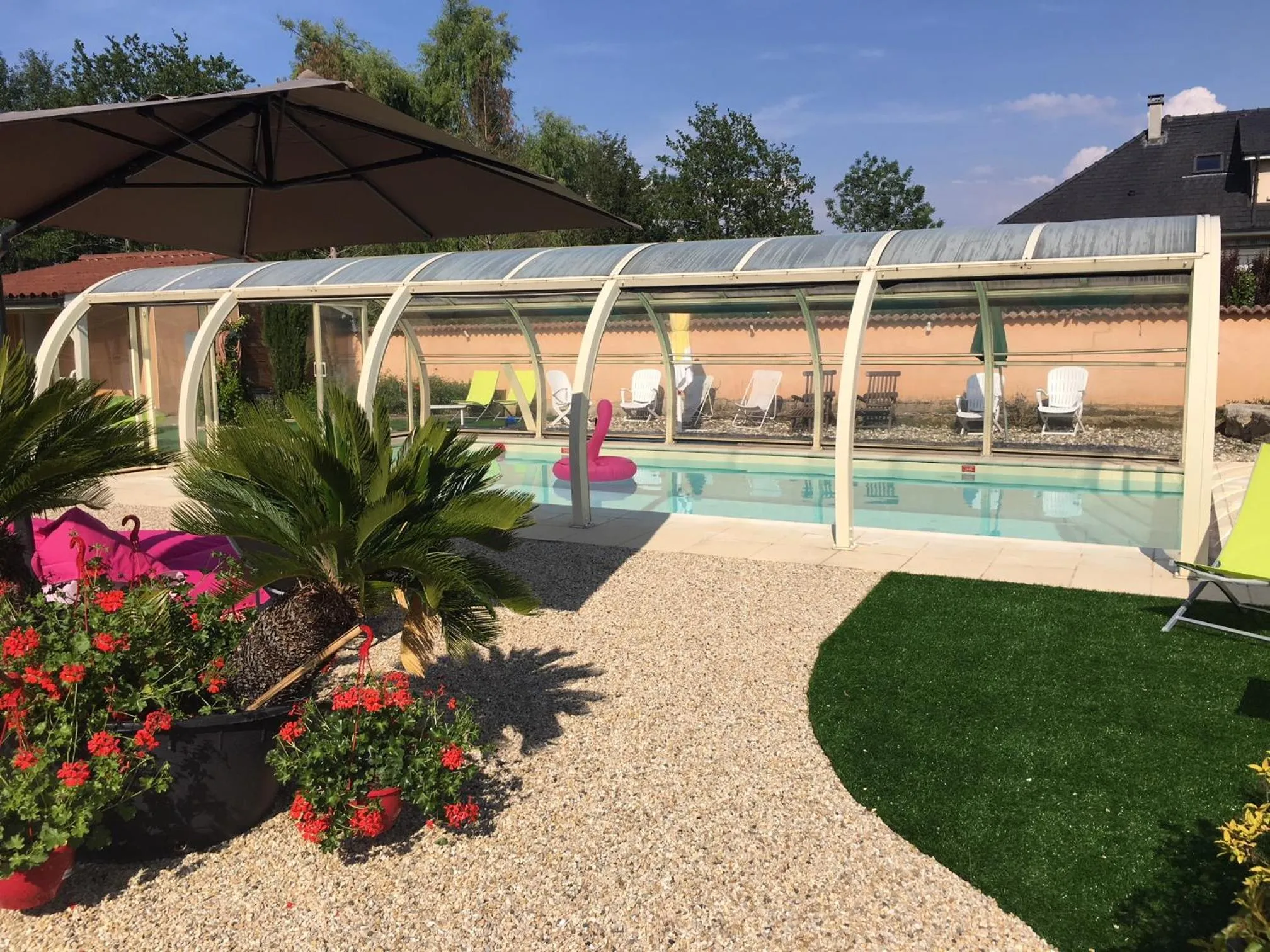 Swimming pool in The Originals Boutique, Hôtel Le Pillebois, Bourg-en-Bresse Nord