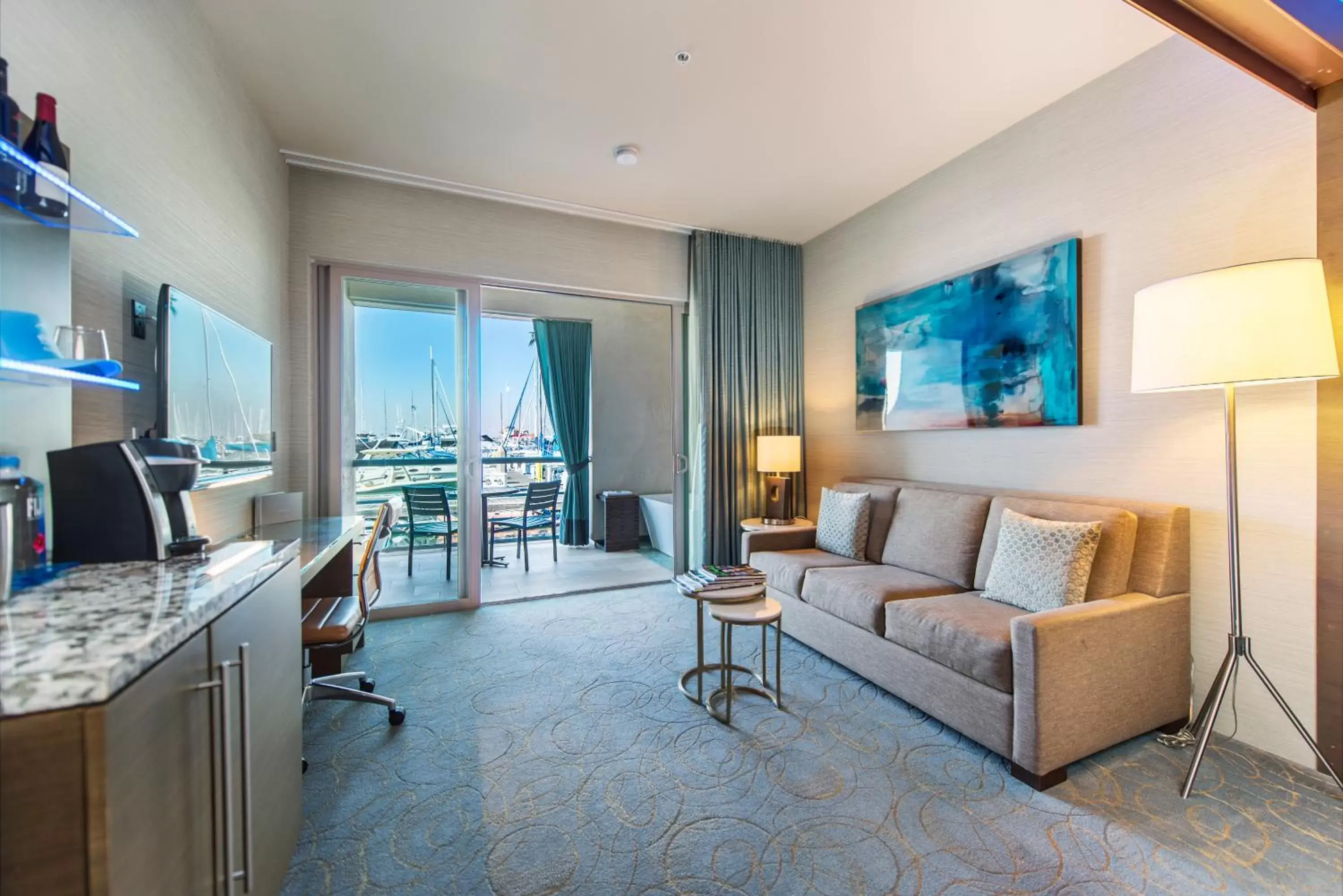 TV and multimedia, Seating Area in Shade Hotel Redondo Beach