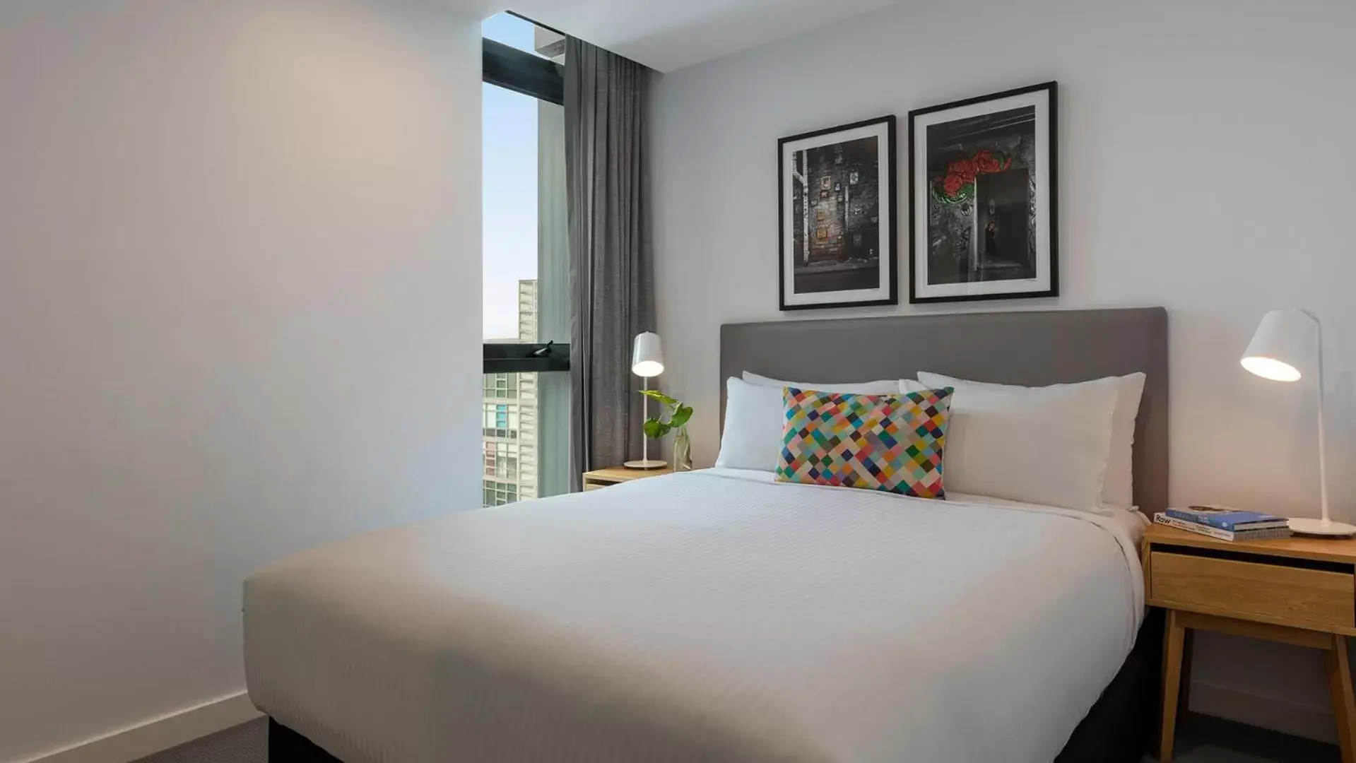 Bed in Oaks Melbourne Southbank Suites