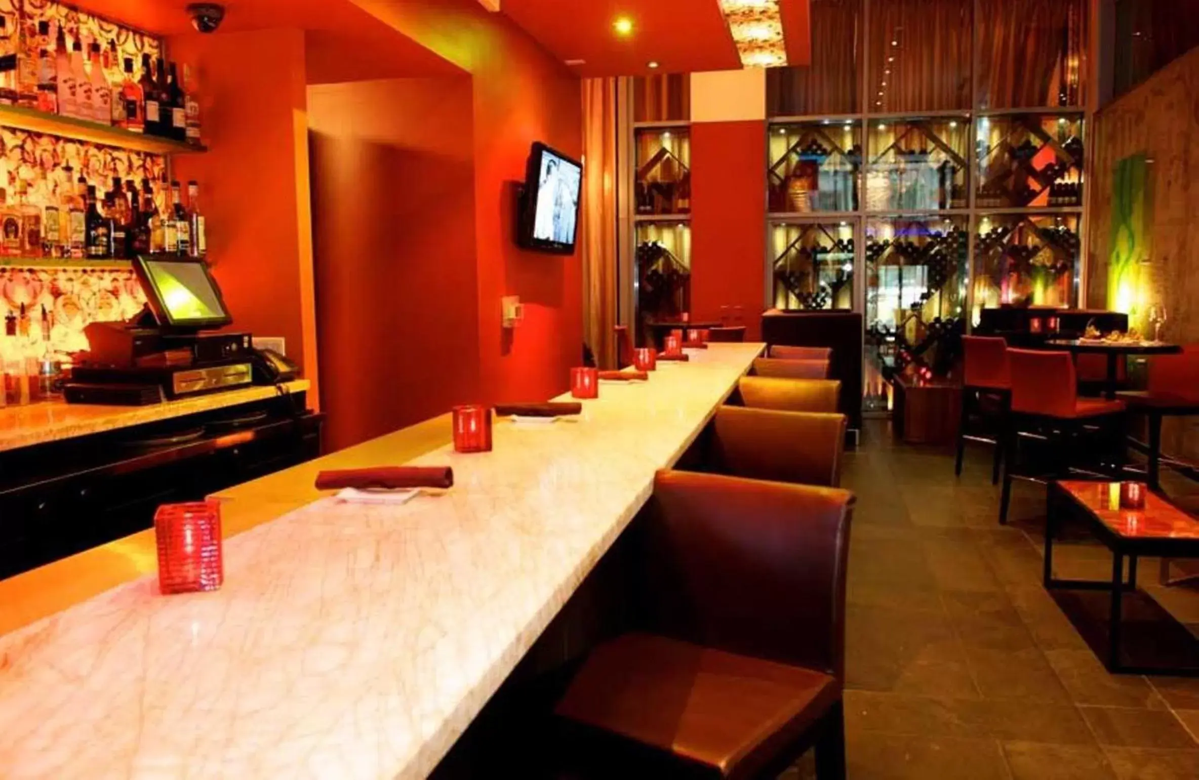 Lounge or bar, Restaurant/Places to Eat in Executive Hotel Cosmopolitan Toronto