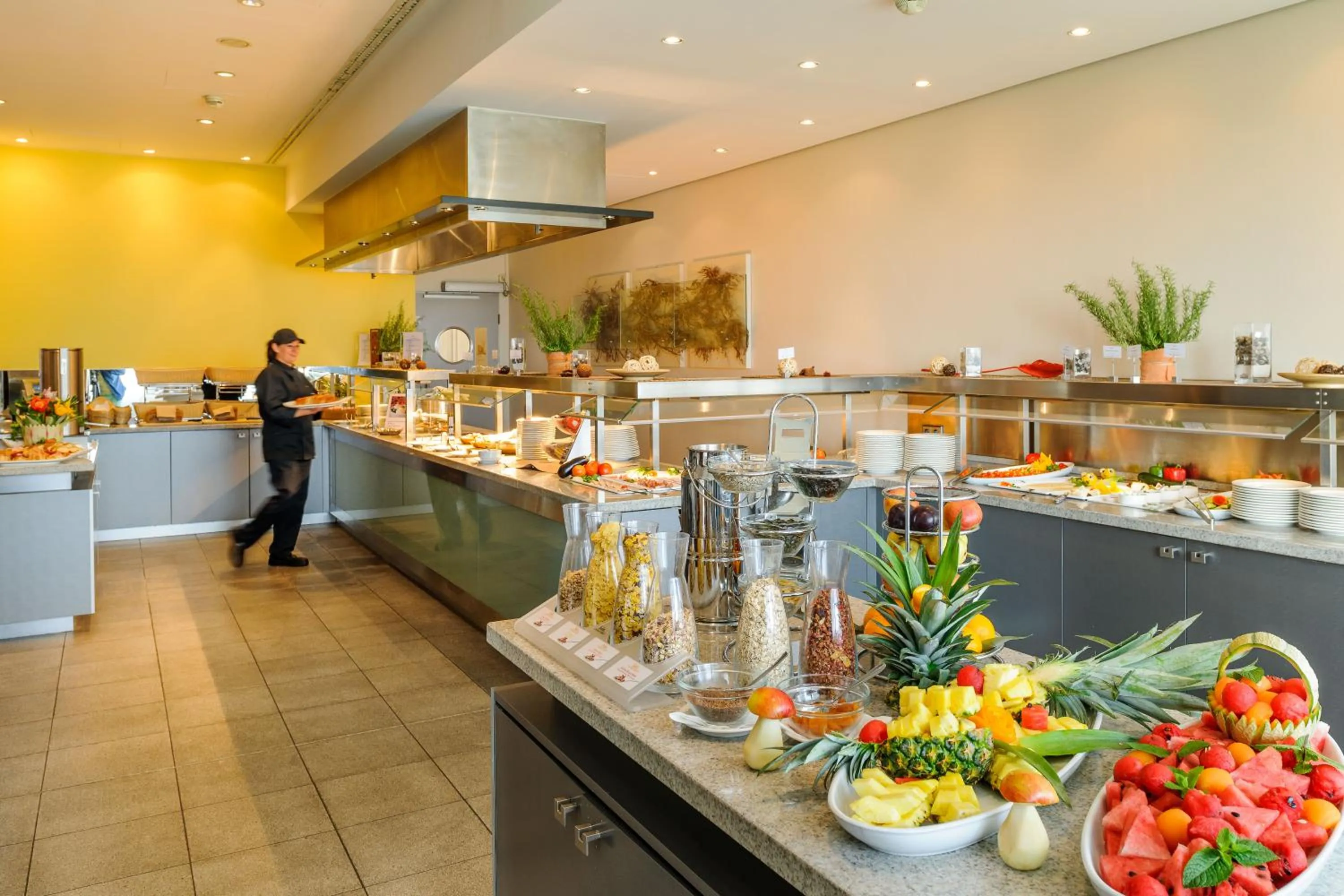 Buffet breakfast in Mercure Hotel Frankfurt Eschborn Helfmann-Park