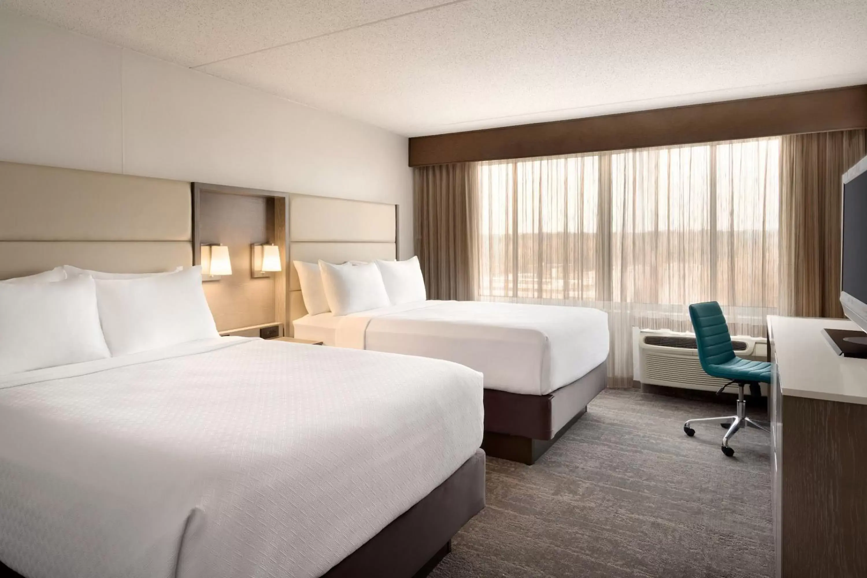 Photo of the whole room, Bed in Crowne Plaza Englewood, an IHG Hotel