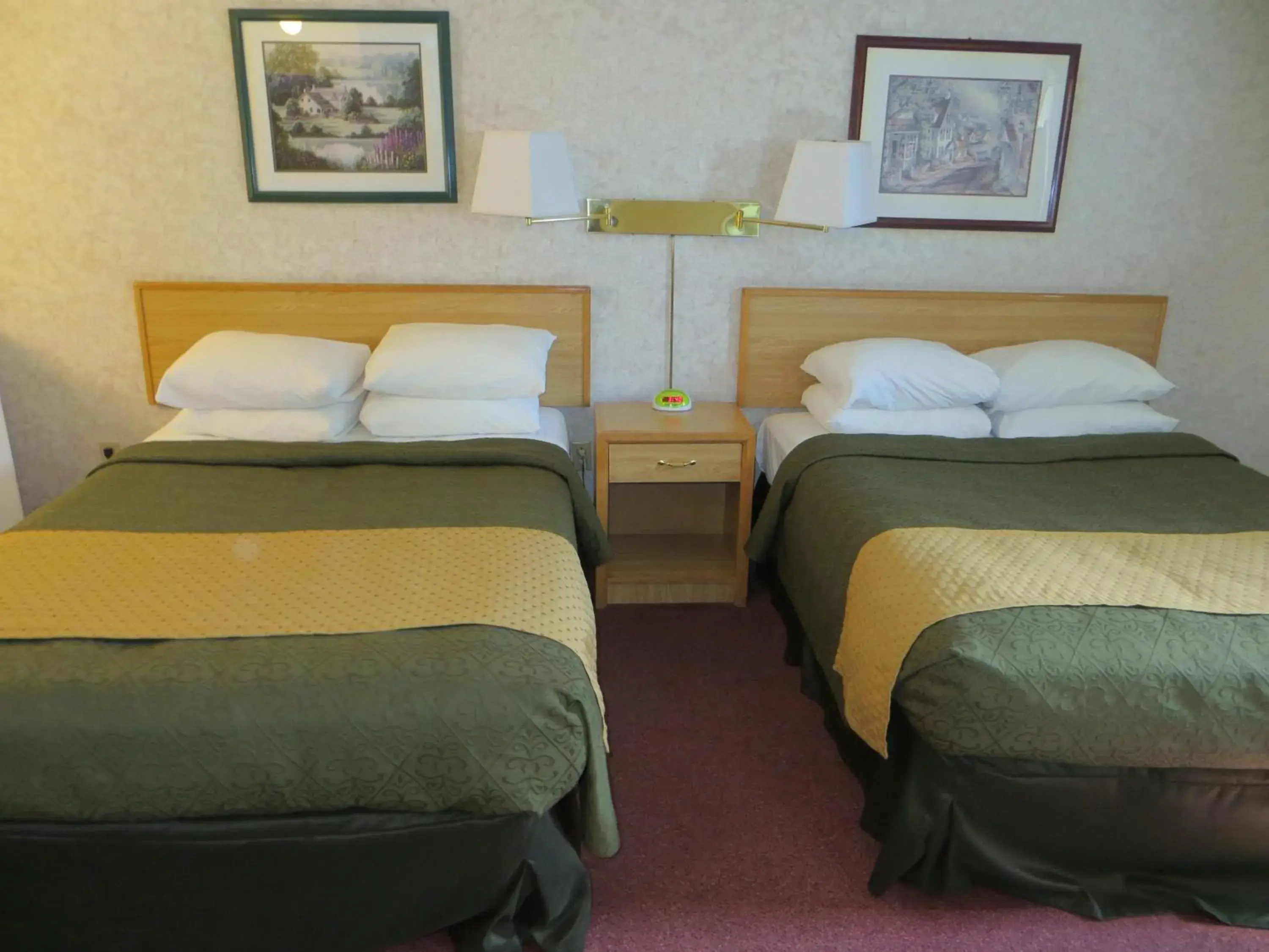 Bedroom, Bed in Travelodge by Wyndham Hope