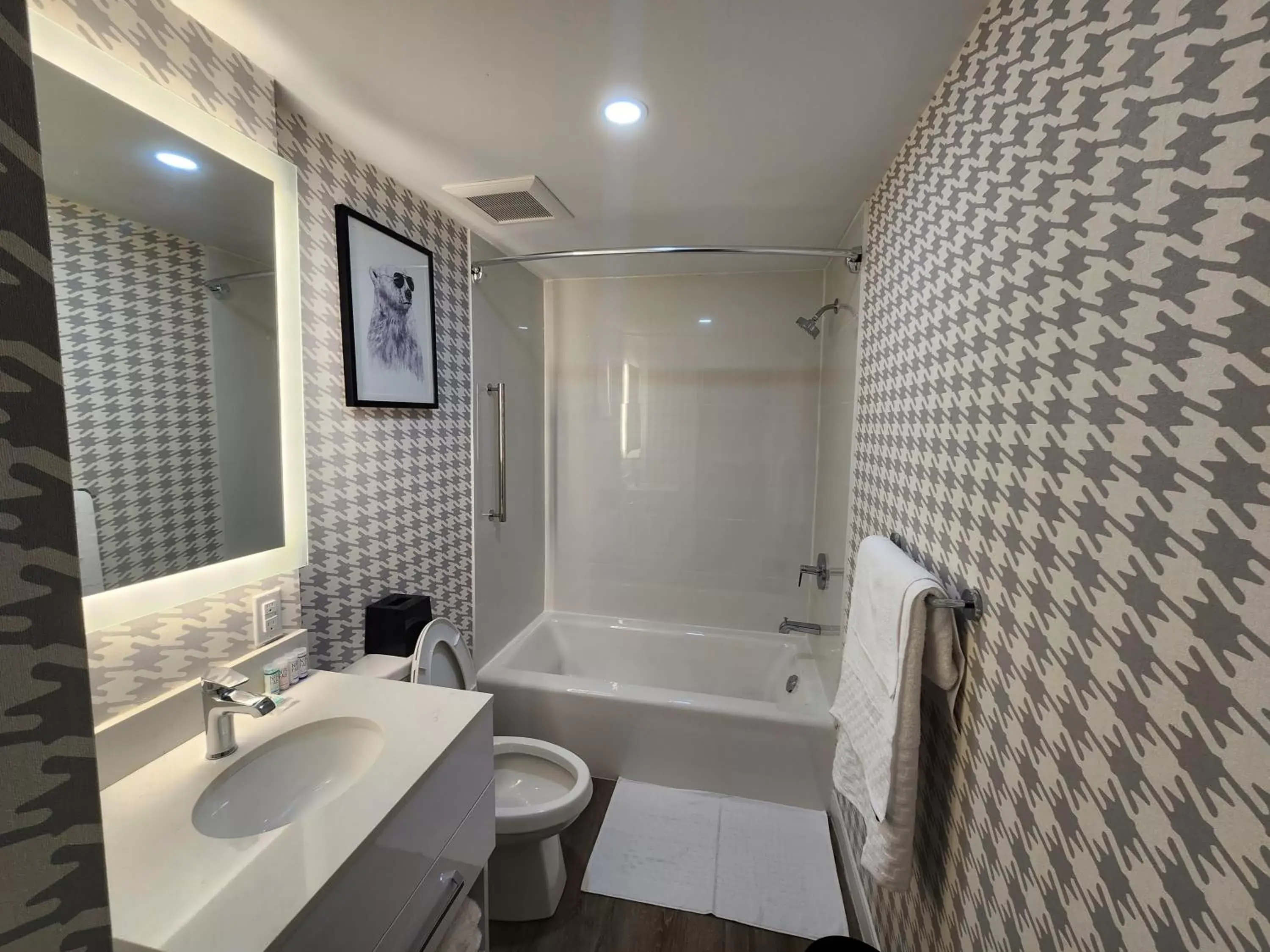 Bathroom in Superior Shores Hotel Thunder Bay
