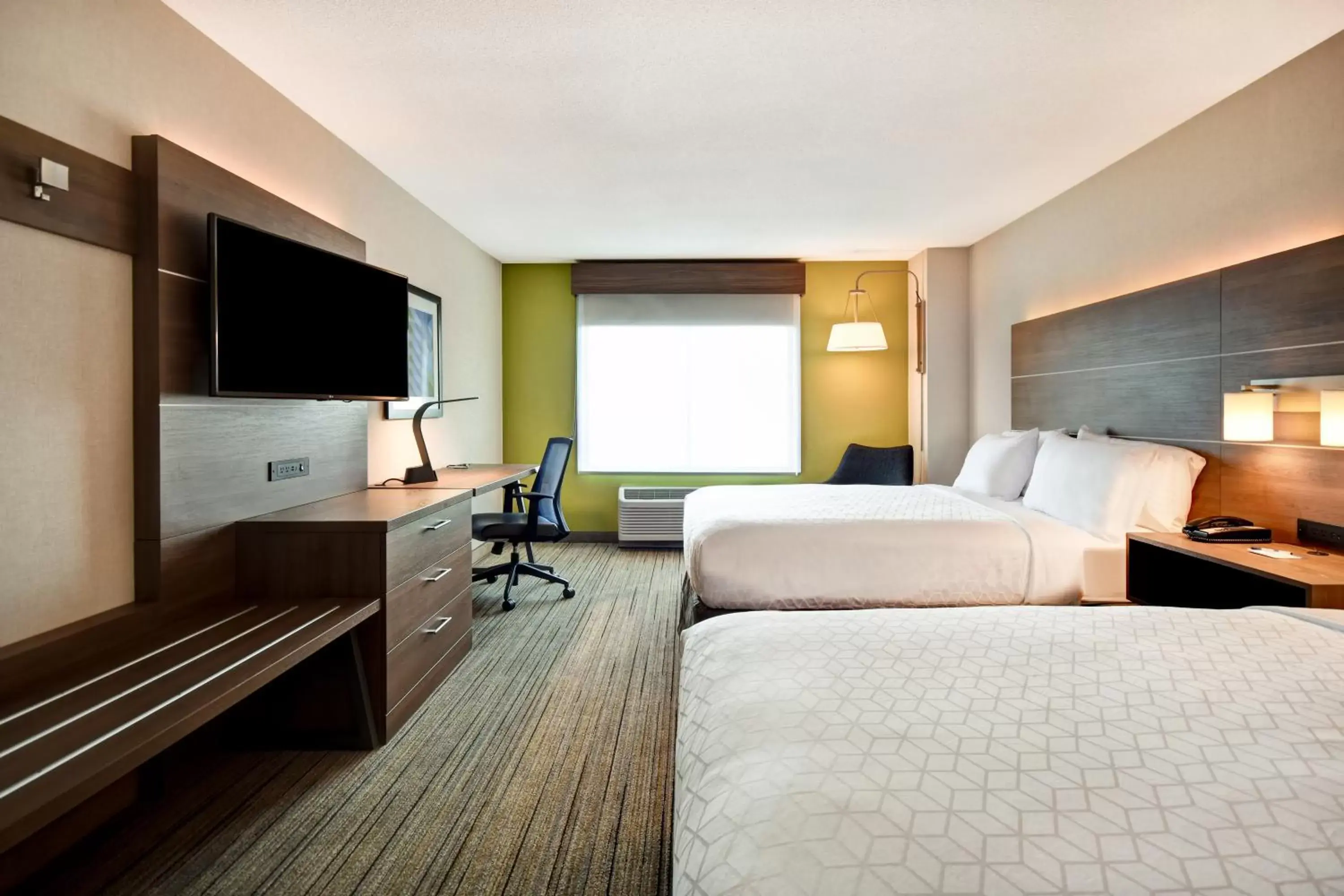 Photo of the whole room in Holiday Inn Express Newport North - Middletown, an IHG Hotel