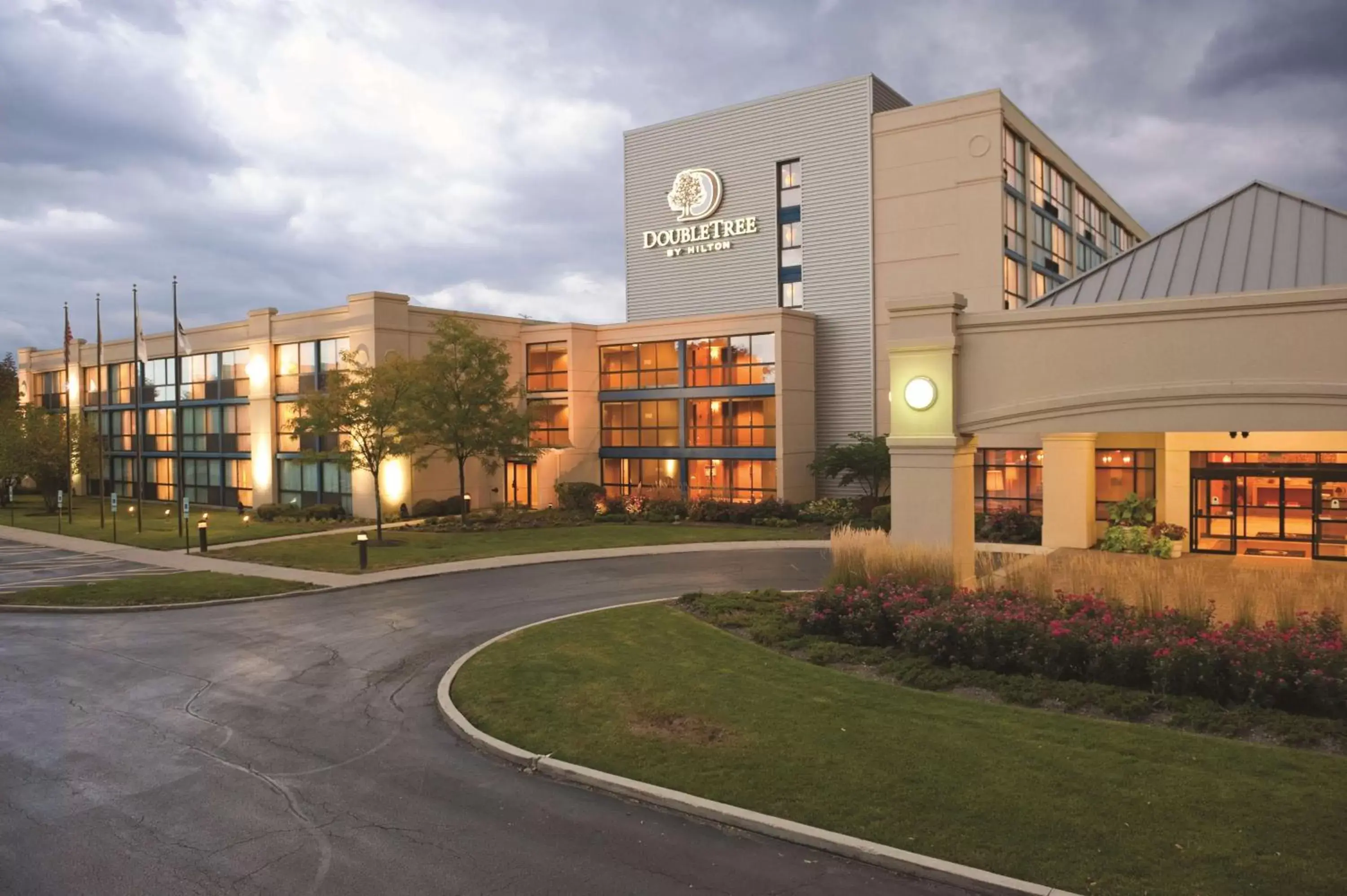 Property Building in DoubleTree by Hilton Chicago - Arlington Heights
