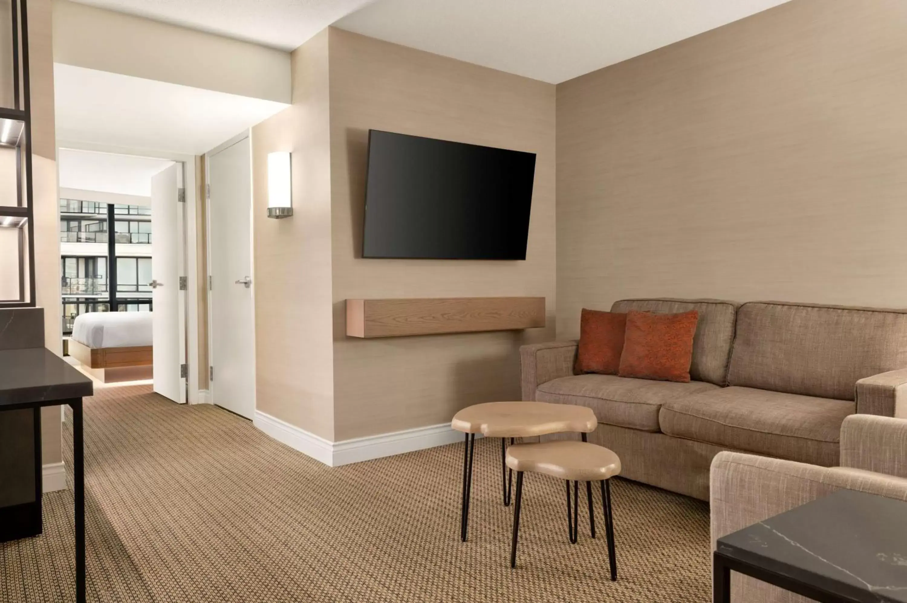 Bedroom, Seating Area in Hilton Vancouver Airport