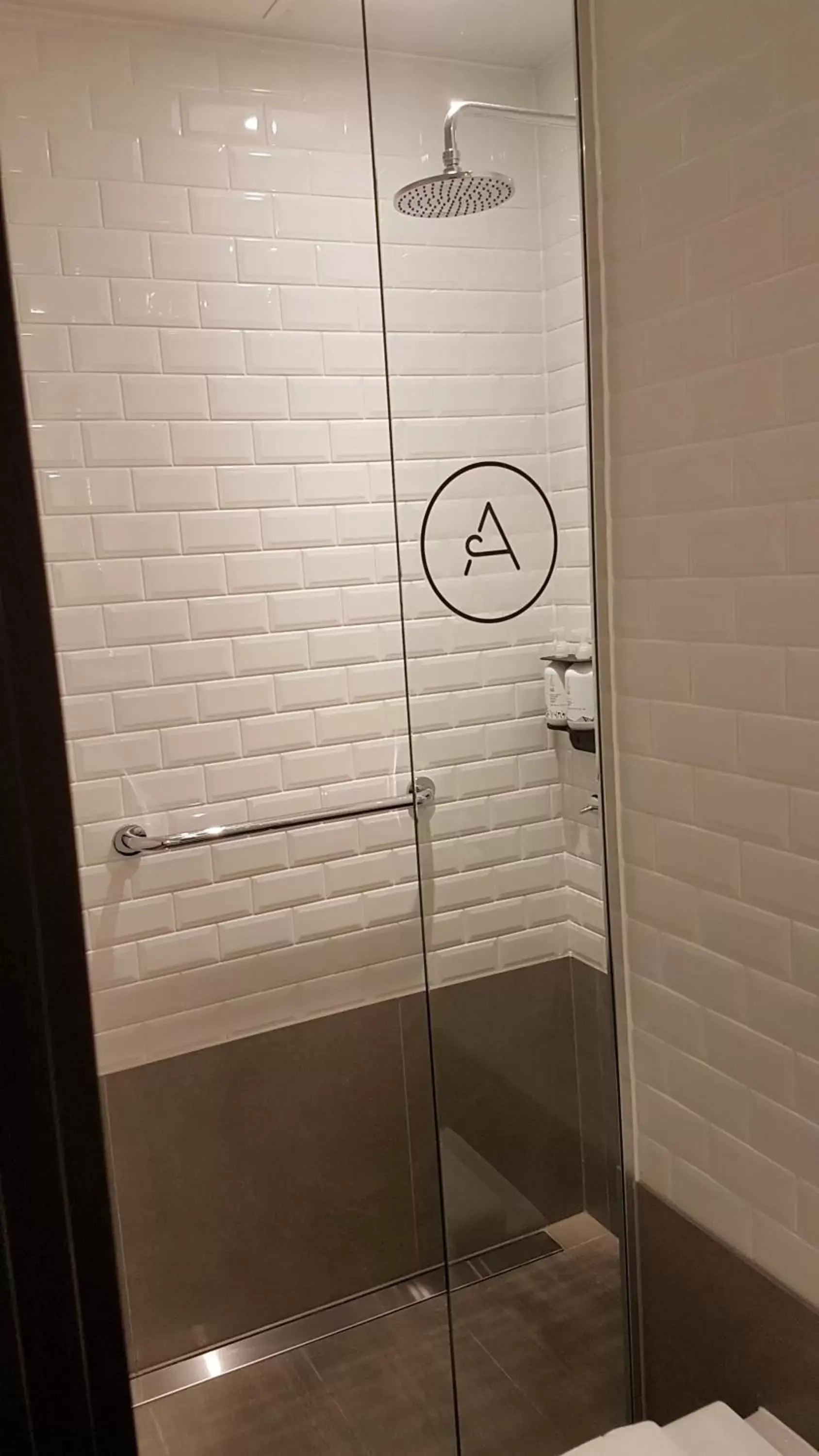 Bathroom in Aerotel London Heathrow, Terminal 2 & Terminal 3