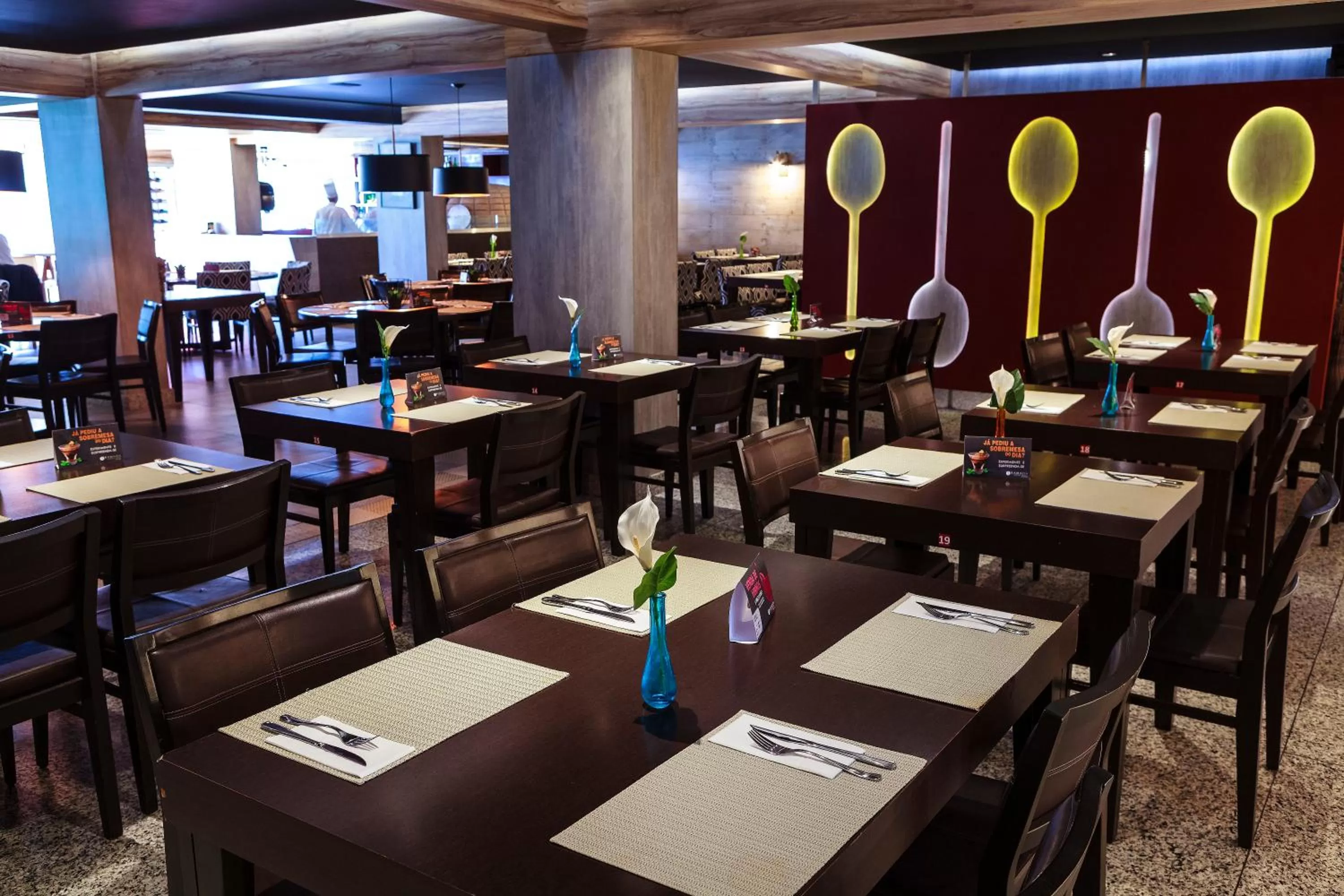 Restaurant/places to eat in Ramada Hotel & Suites Lagoa Santa By Wyndham