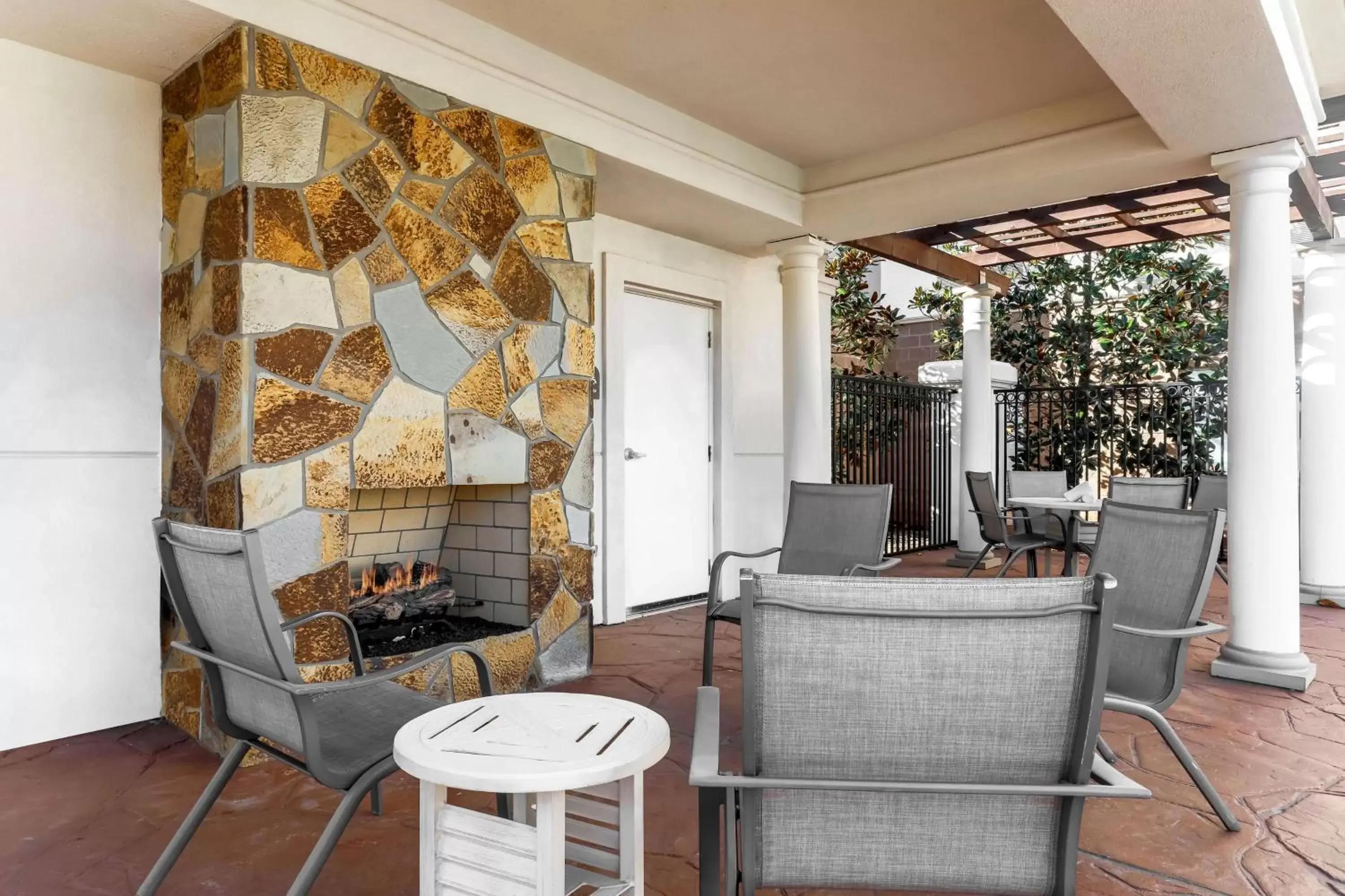 Patio, Seating Area in Hilton Garden Inn Norman