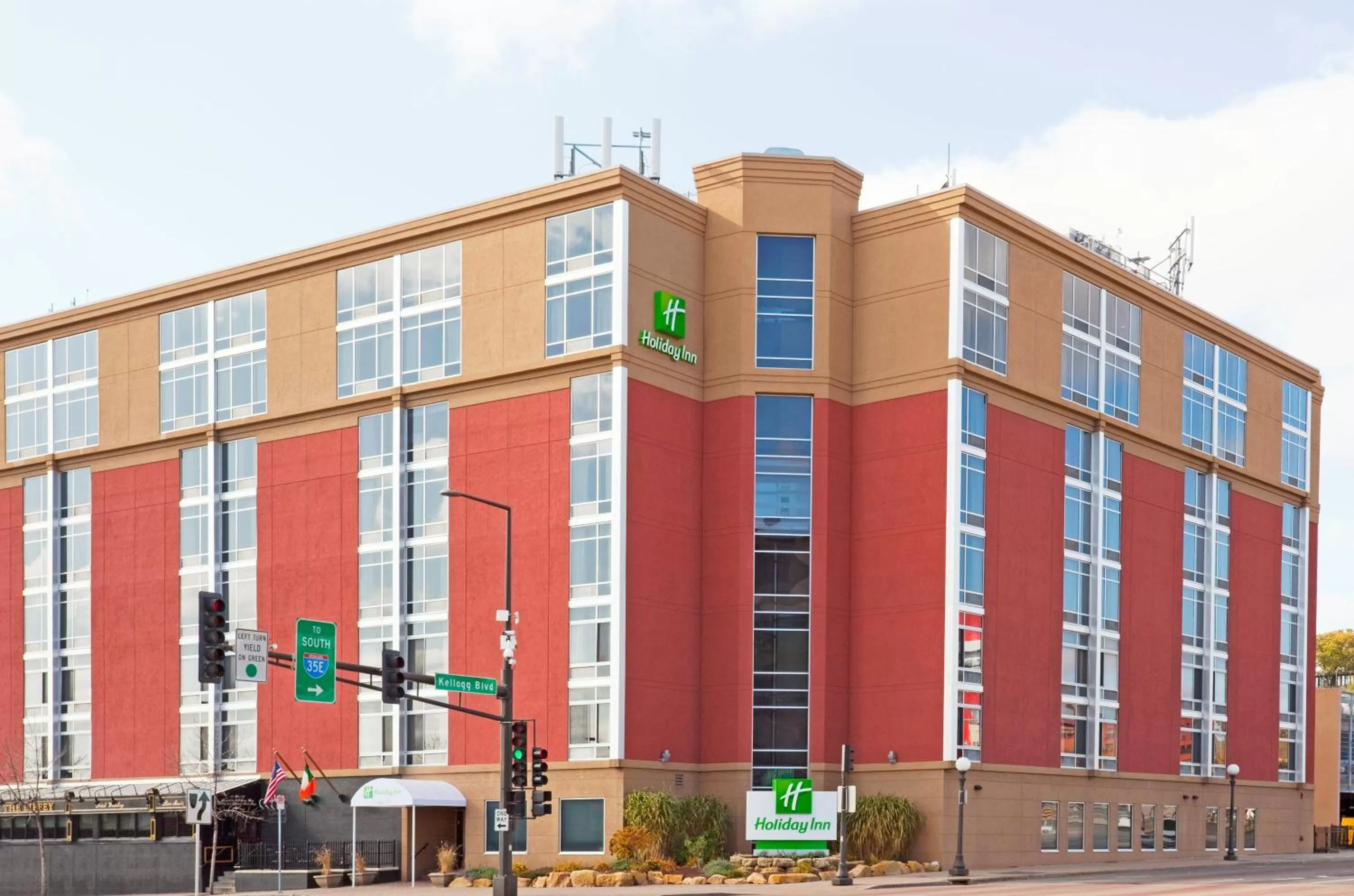 Property building in Holiday Inn St. Paul Downtown by IHG