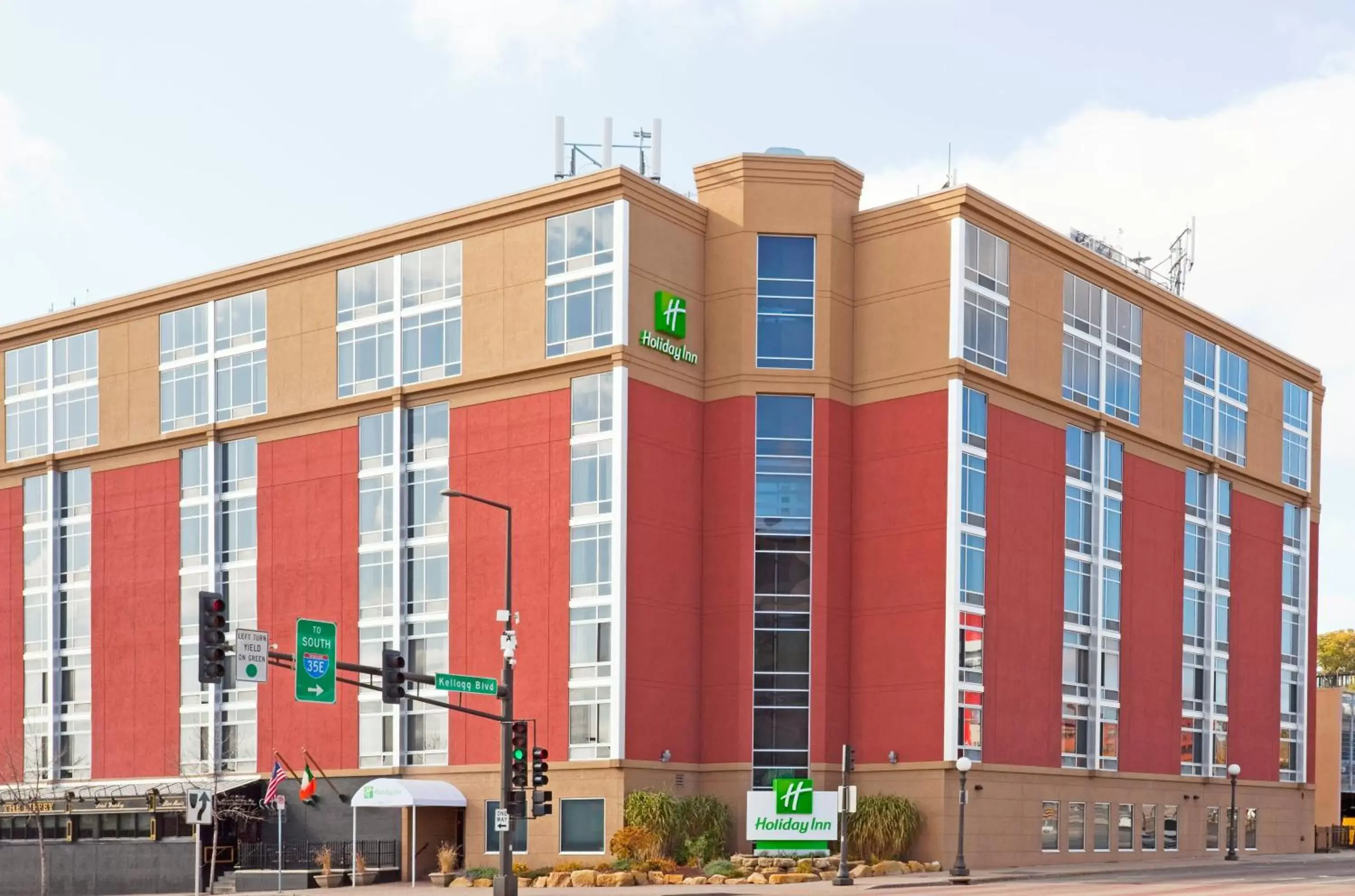 Property Building in Holiday Inn St. Paul Downtown, an IHG Hotel