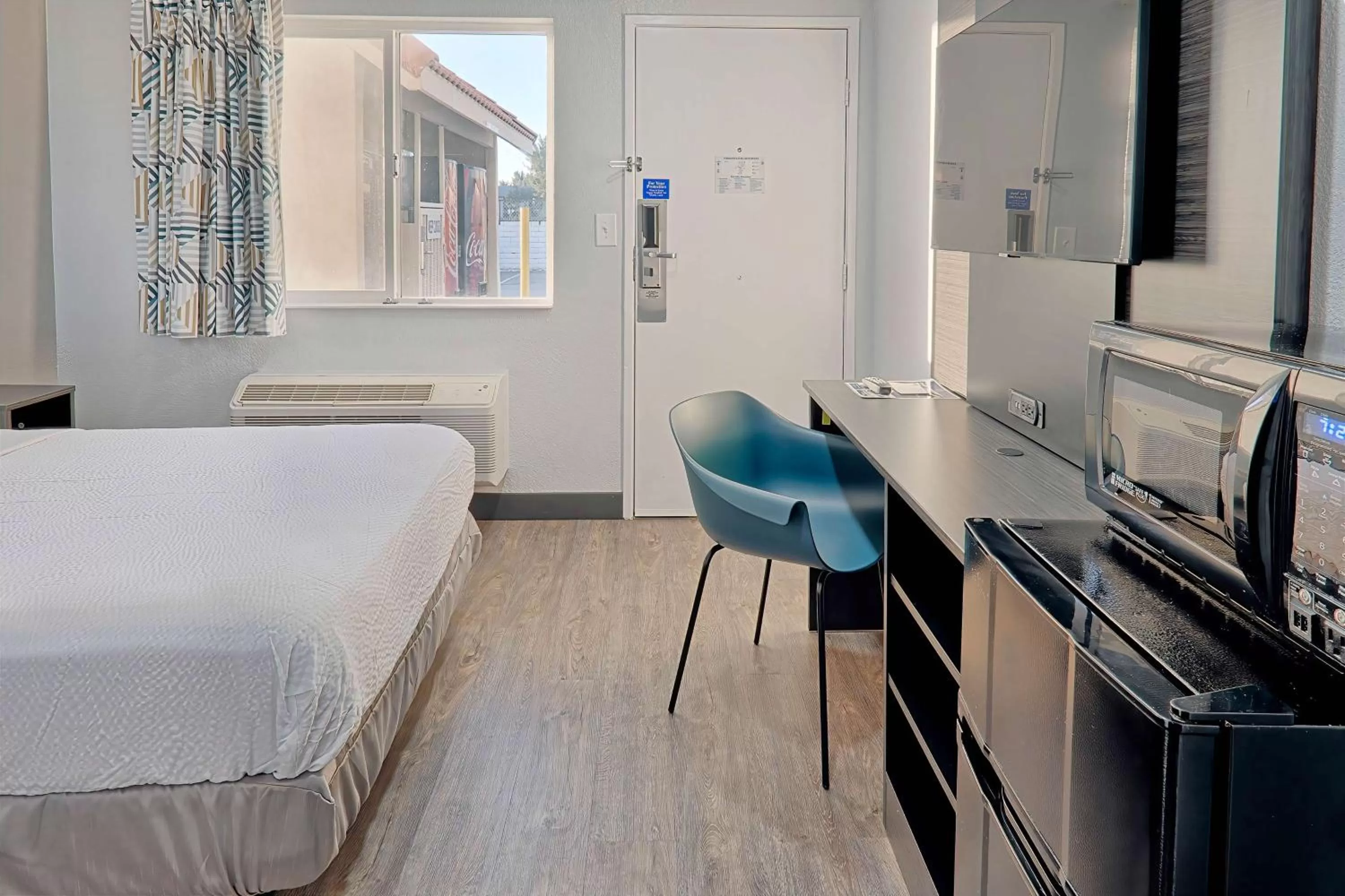 Bedroom, Bed in Motel 6-Lancaster, CA