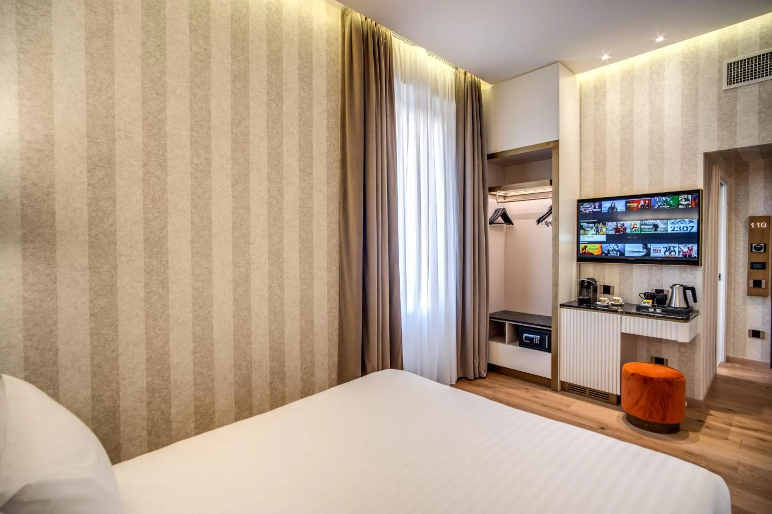 TV and multimedia, Bed in CC Palace Hotel