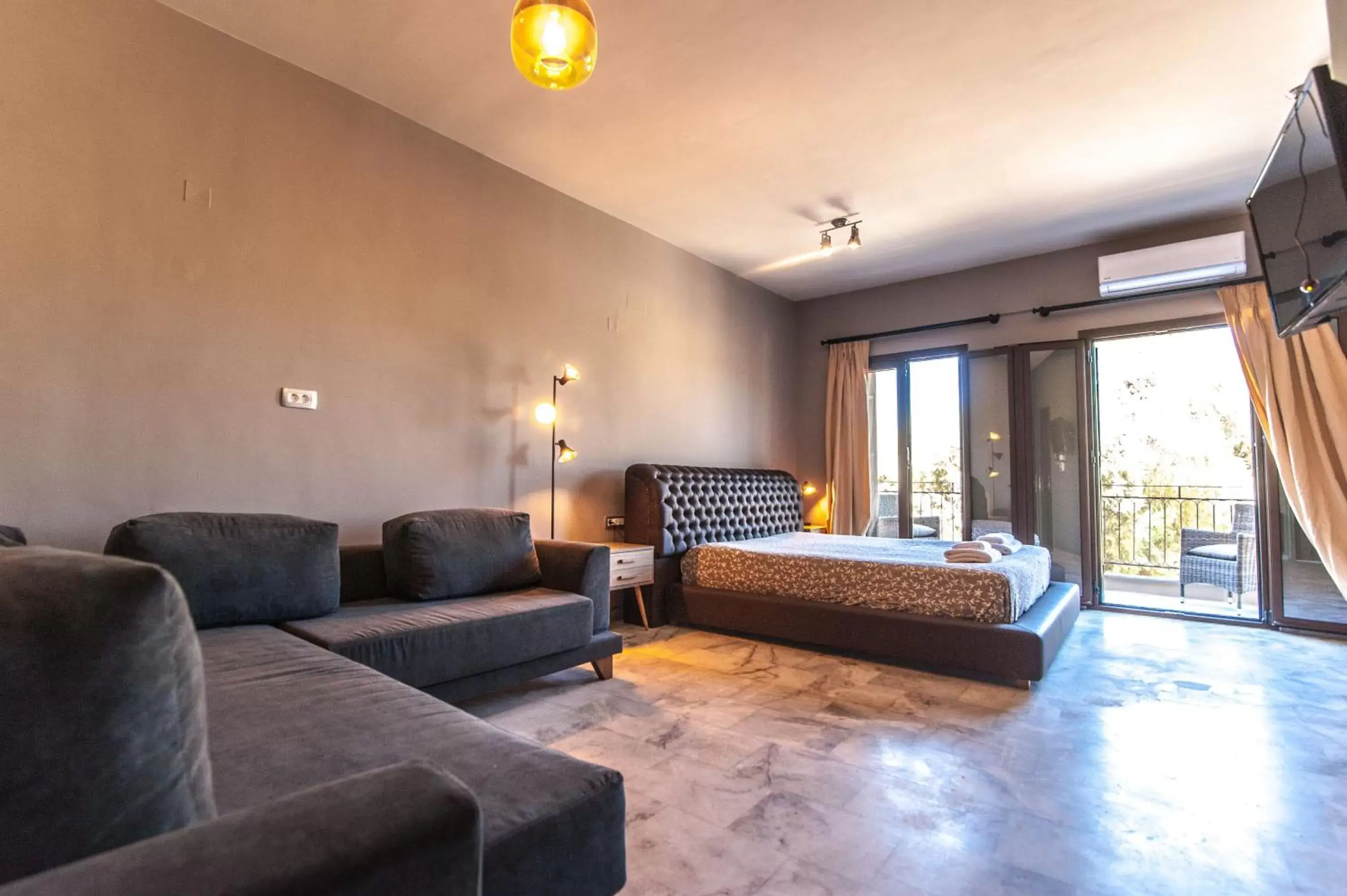 Triple Room with Balcony in Minoos Hotel Triple Room with Balcony in Minoos Hotel