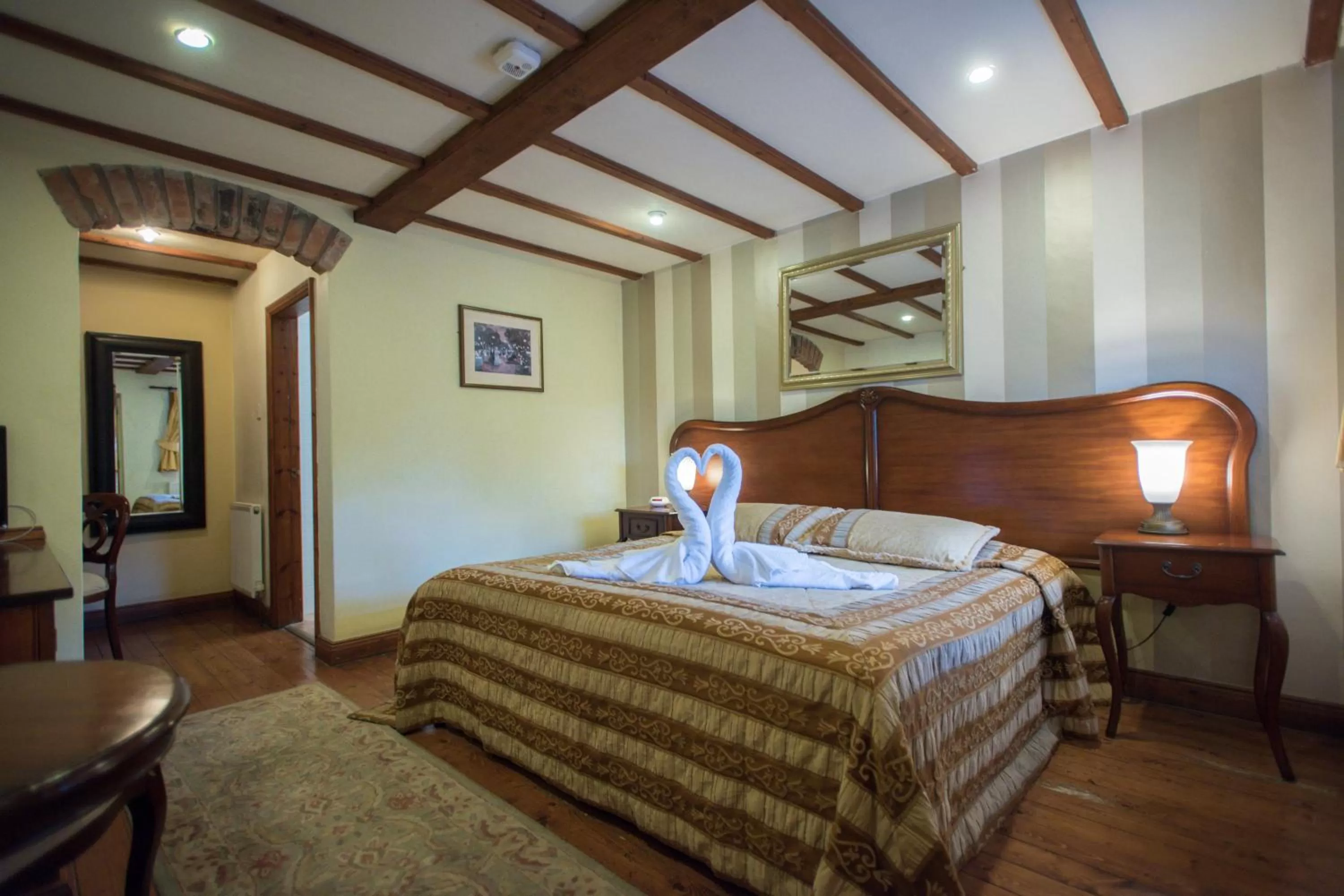 Bed in The Royal Arms Bed & Breakfast