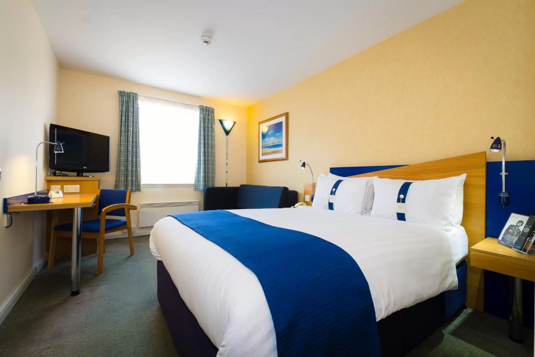 Photo of the whole room, Bed in Holiday Inn Express Aberdeen City Centre by IHG