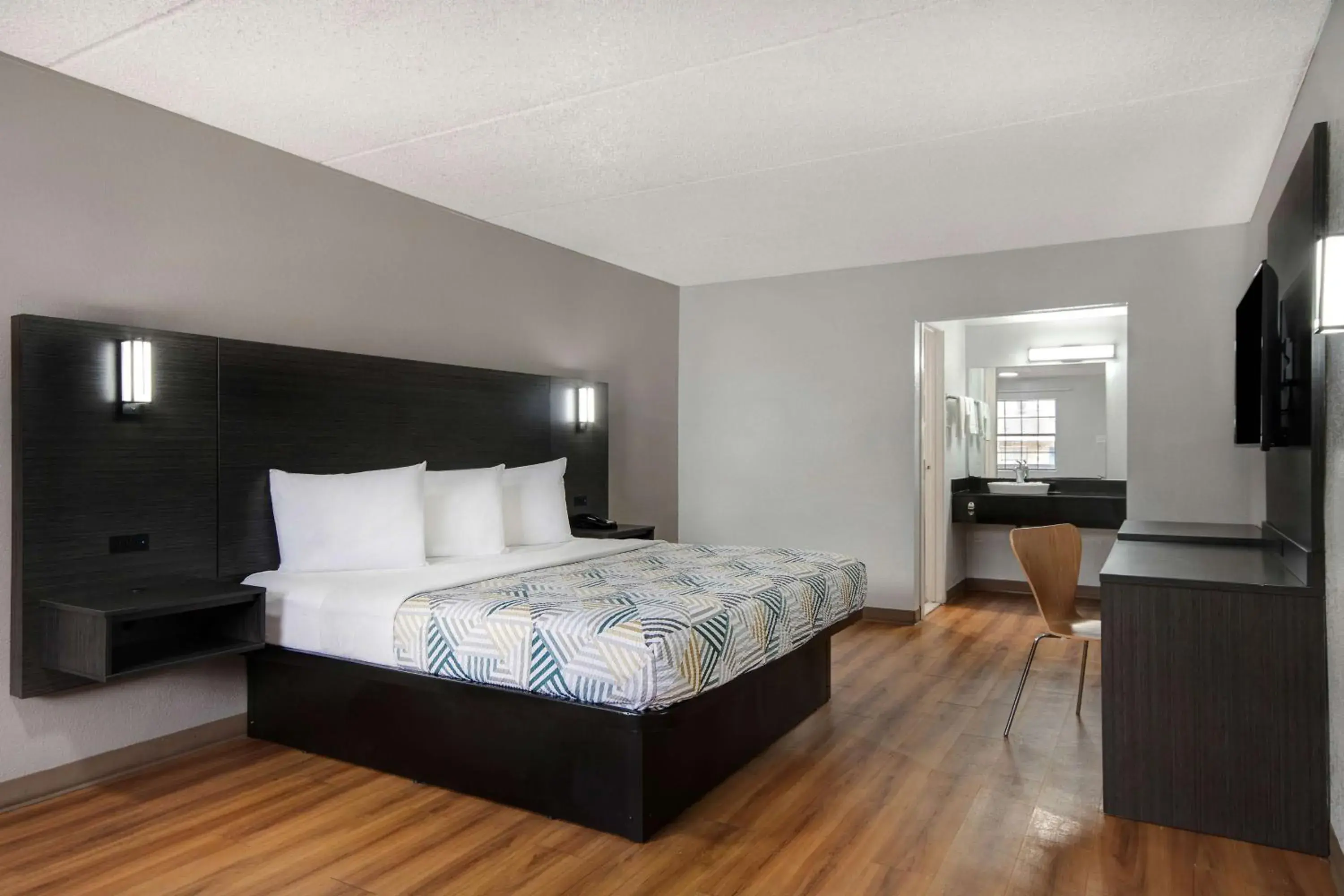 Bedroom, Bed in Motel 6-San Antonio, TX - Northwest Medical Center