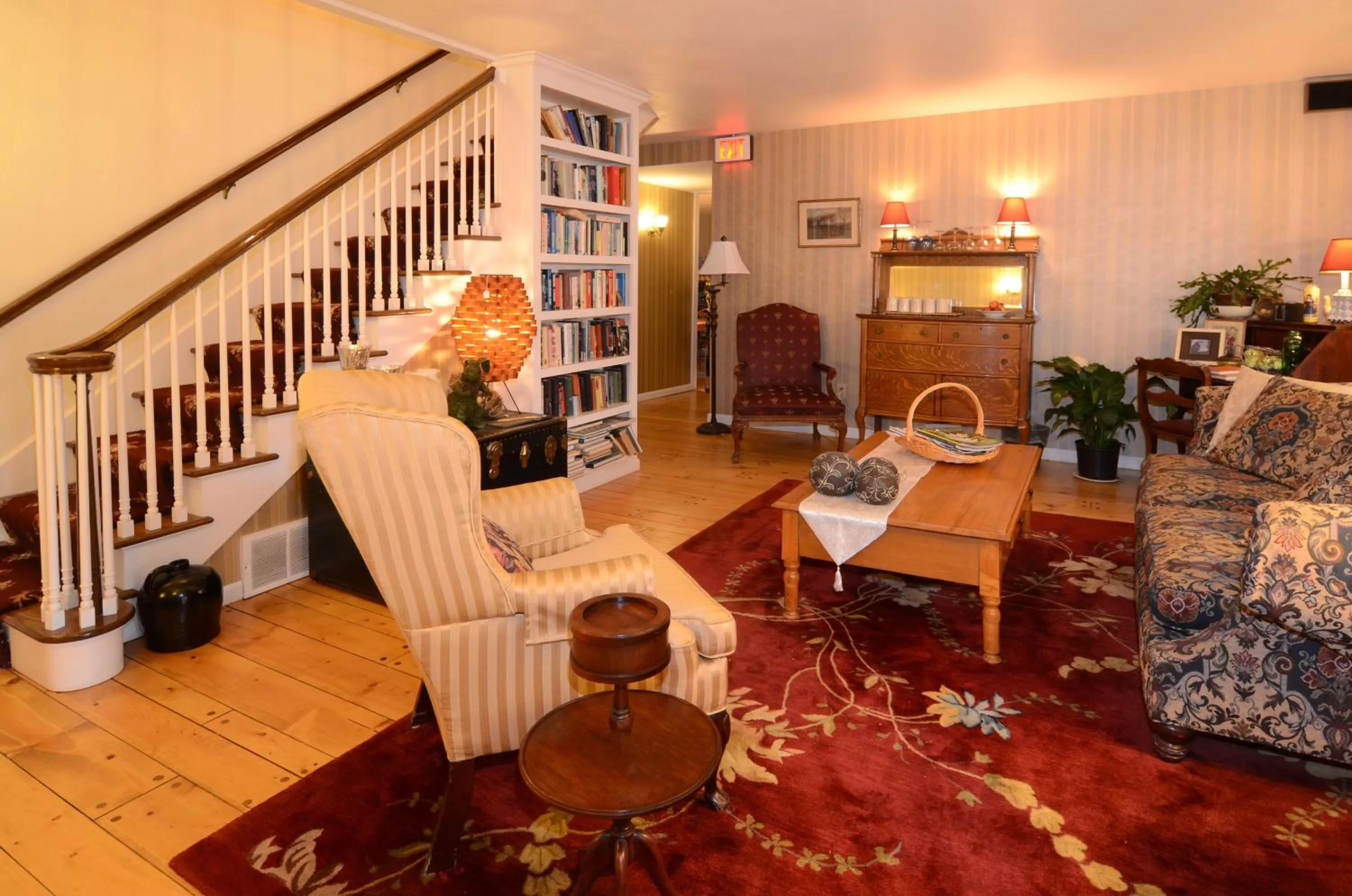 Library in Eagle Harbor Inn