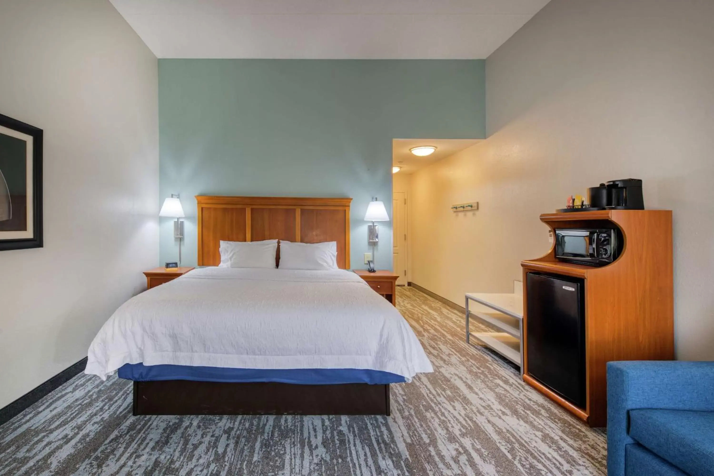 Bedroom, Bed in Hampton Inn Wilmington University Area