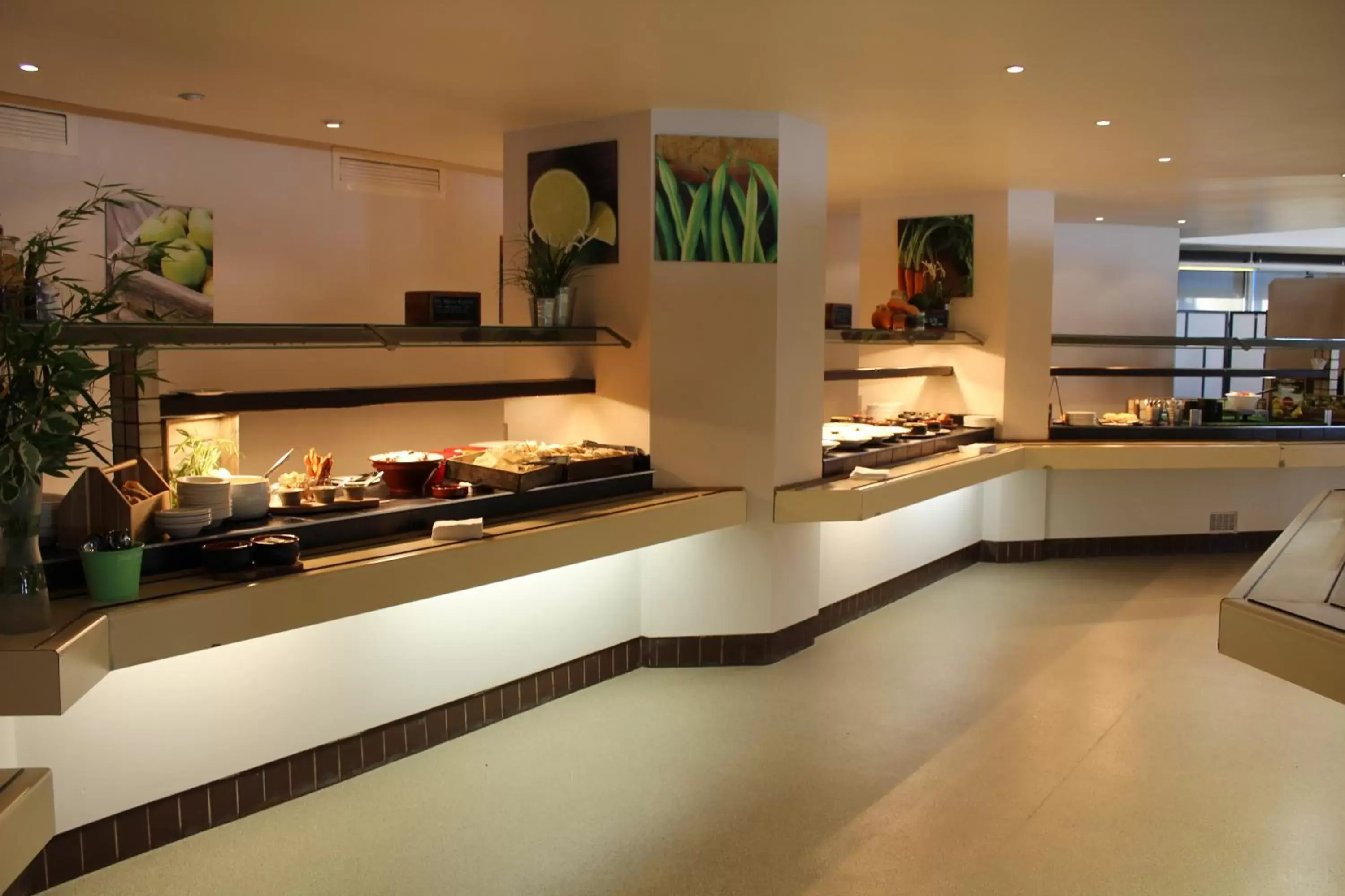 Restaurant/places to eat, Kitchen/Kitchenette in CIM Business Centre