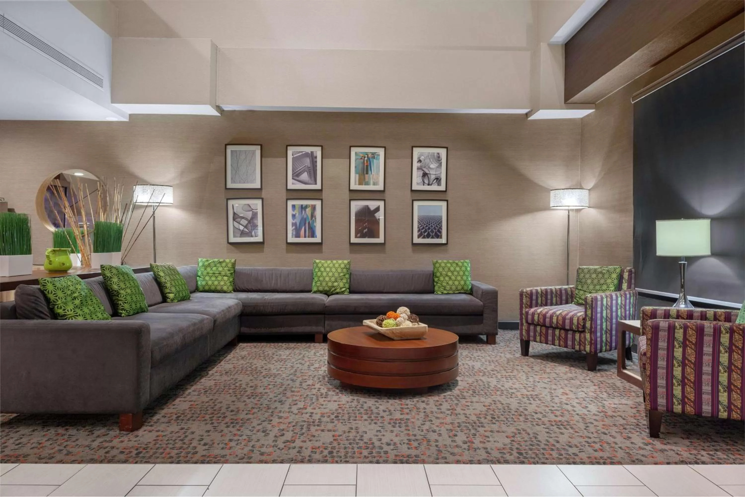 Lobby or reception in DoubleTree Suites by Hilton Dayton/Miamisburg