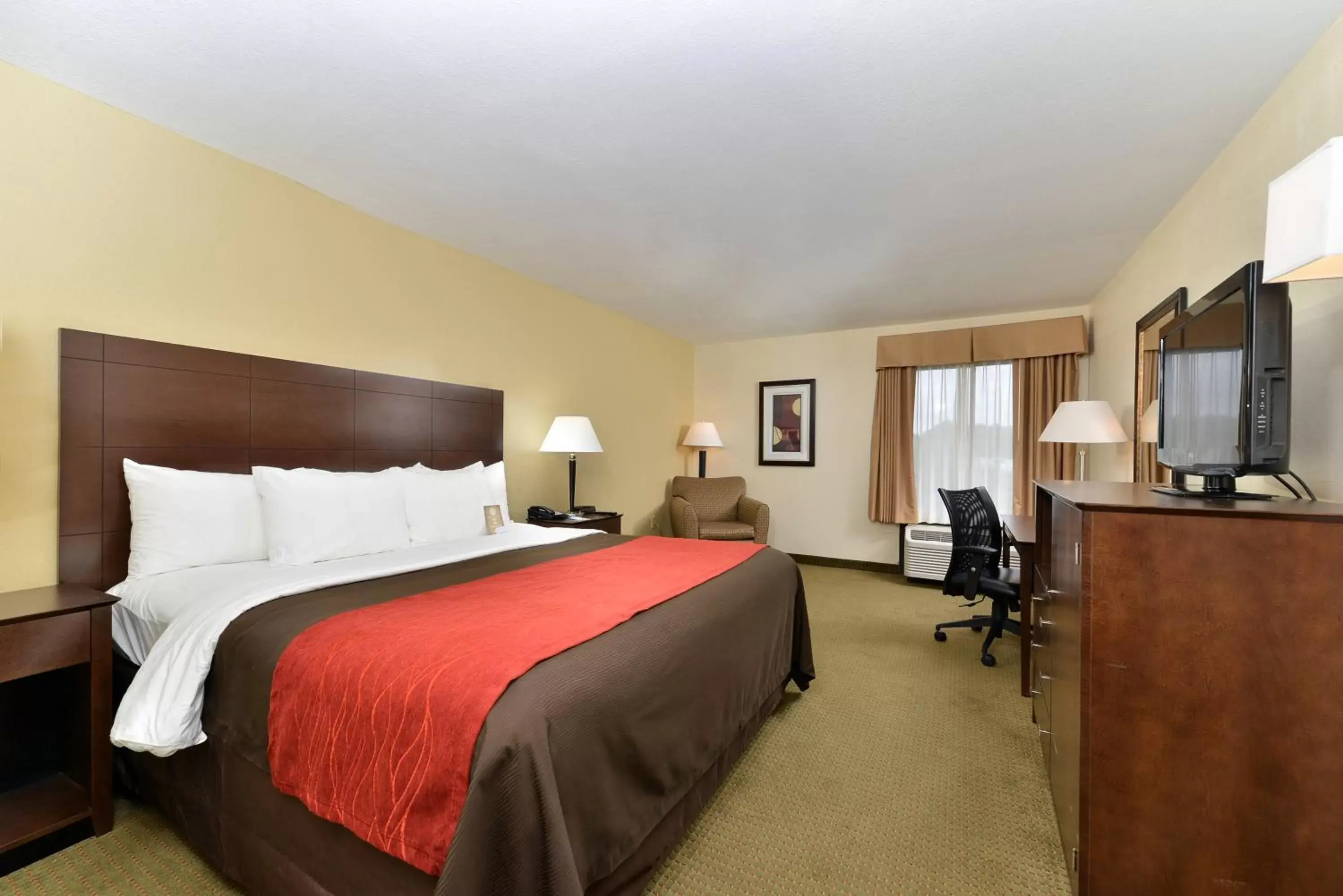 King Room - Non-Smoking in Comfort Inn Moss Point Pascagoula