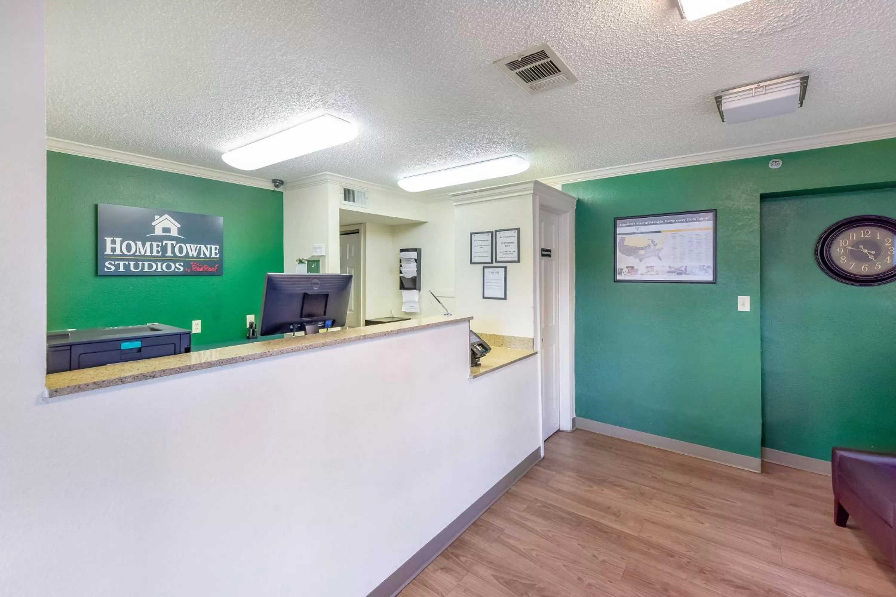 Lobby or reception in HomeTowne Studios by Red Roof Dallas - North Addison - Tollway