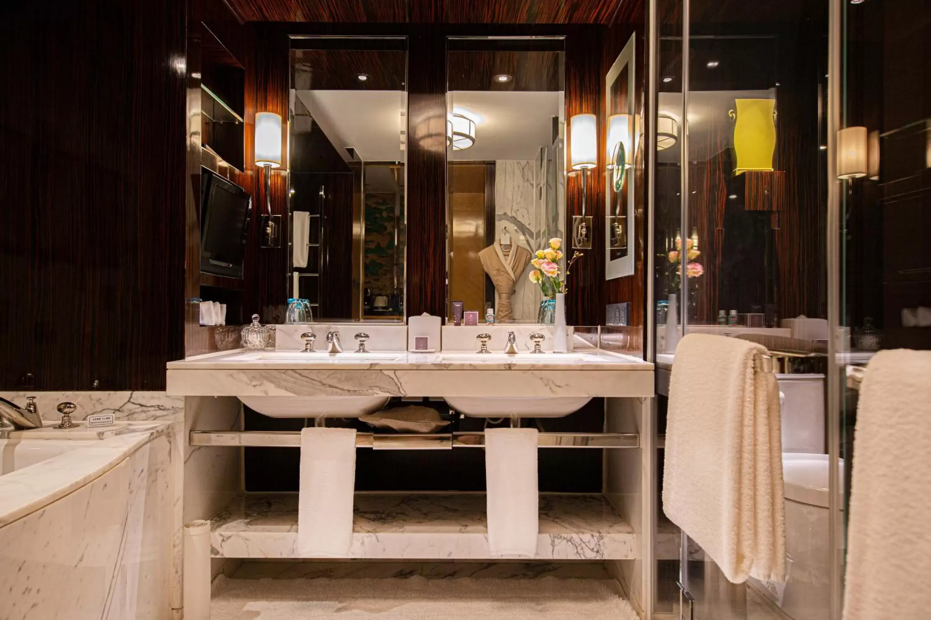 Toilet, Restaurant/Places to Eat in The Ritz-Carlton Beijing, Financial Street