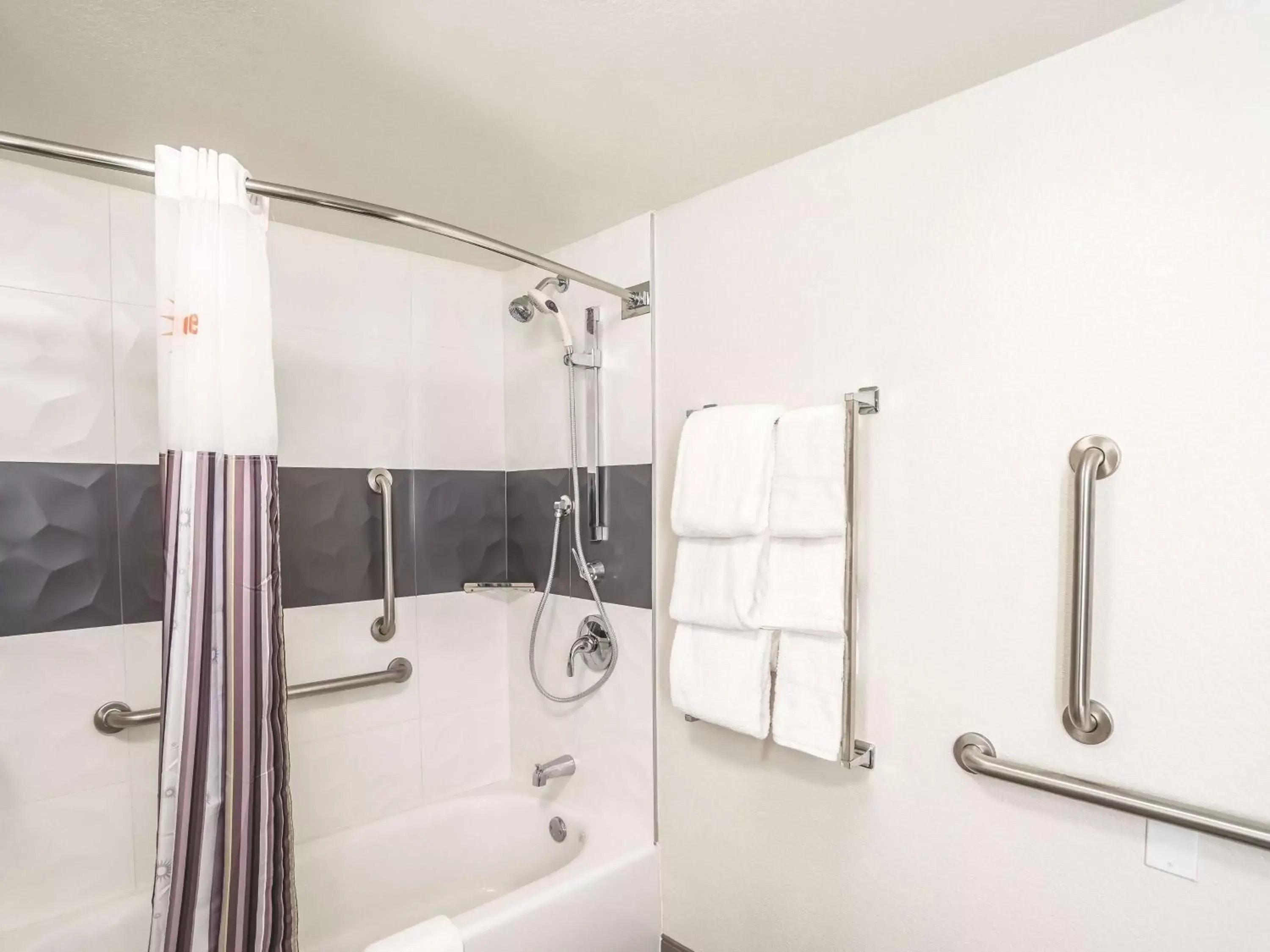 Photo of the whole room, Bathroom in La Quinta by Wyndham Phoenix Chandler