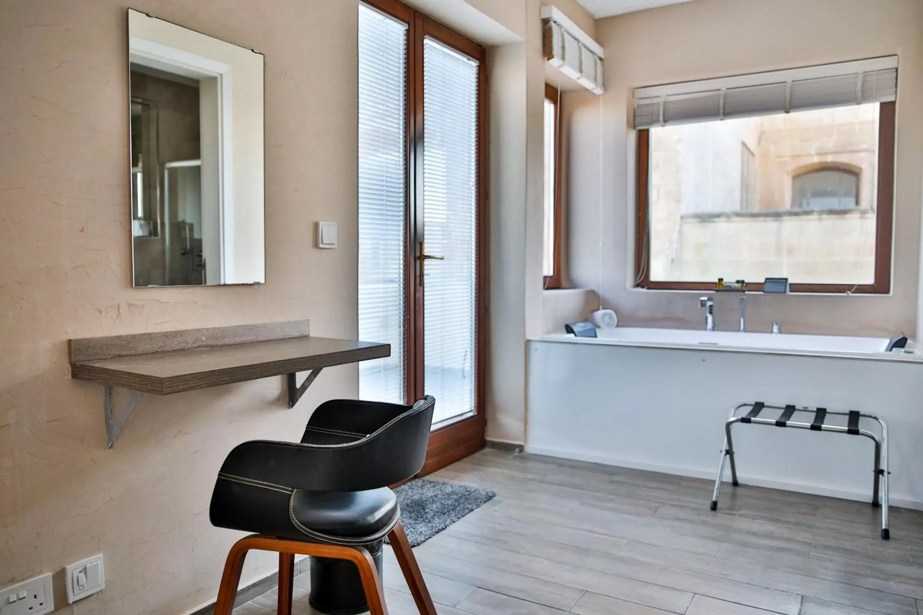 Bath, Bathroom in Quaint Boutique Hotel Nadur