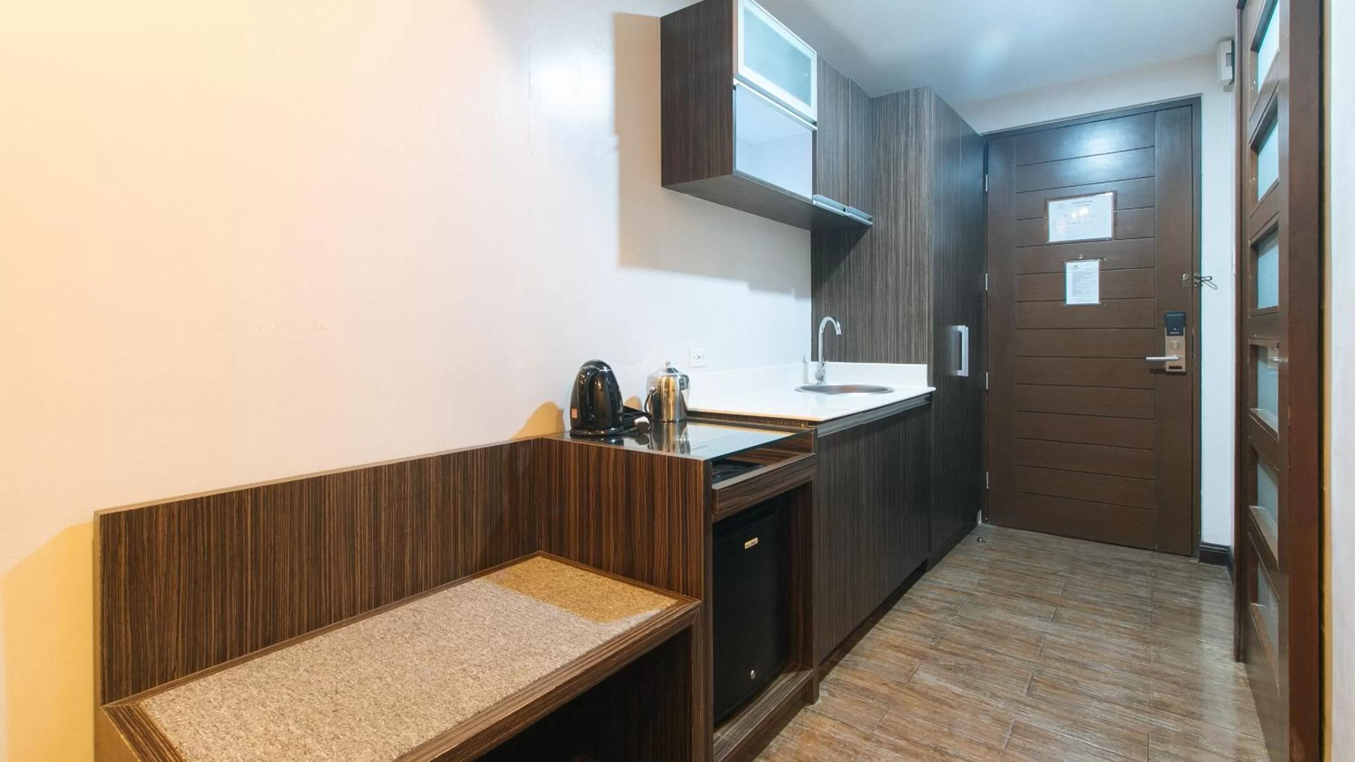 Kitchen or kitchenette in RedDoorz Premium @ West Avenue Quezon City
