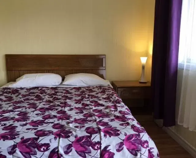 Bed in Wasaga Motel Inn