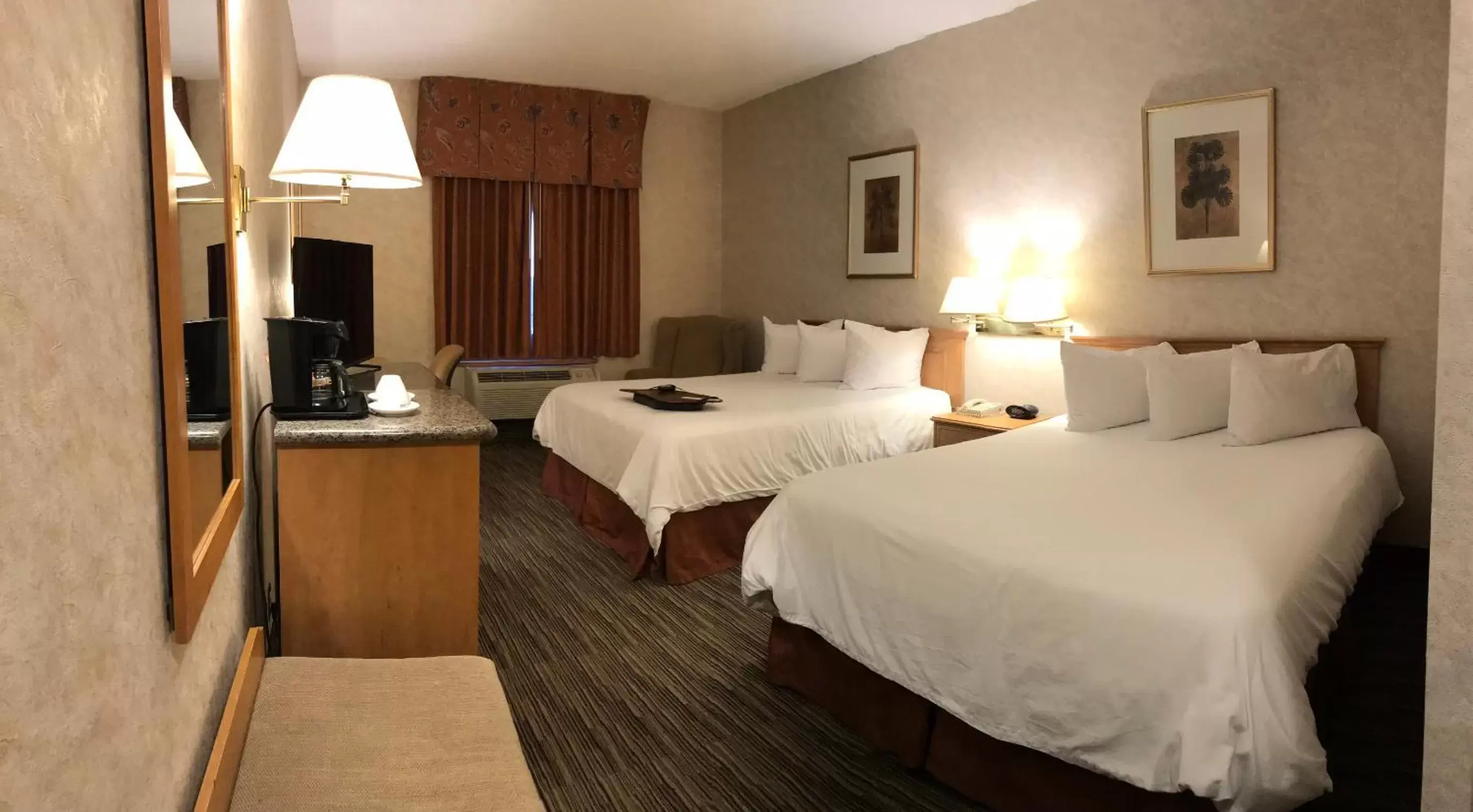 Bed in Humphry Inn and Suites Bed in Humphry Inn and Suites