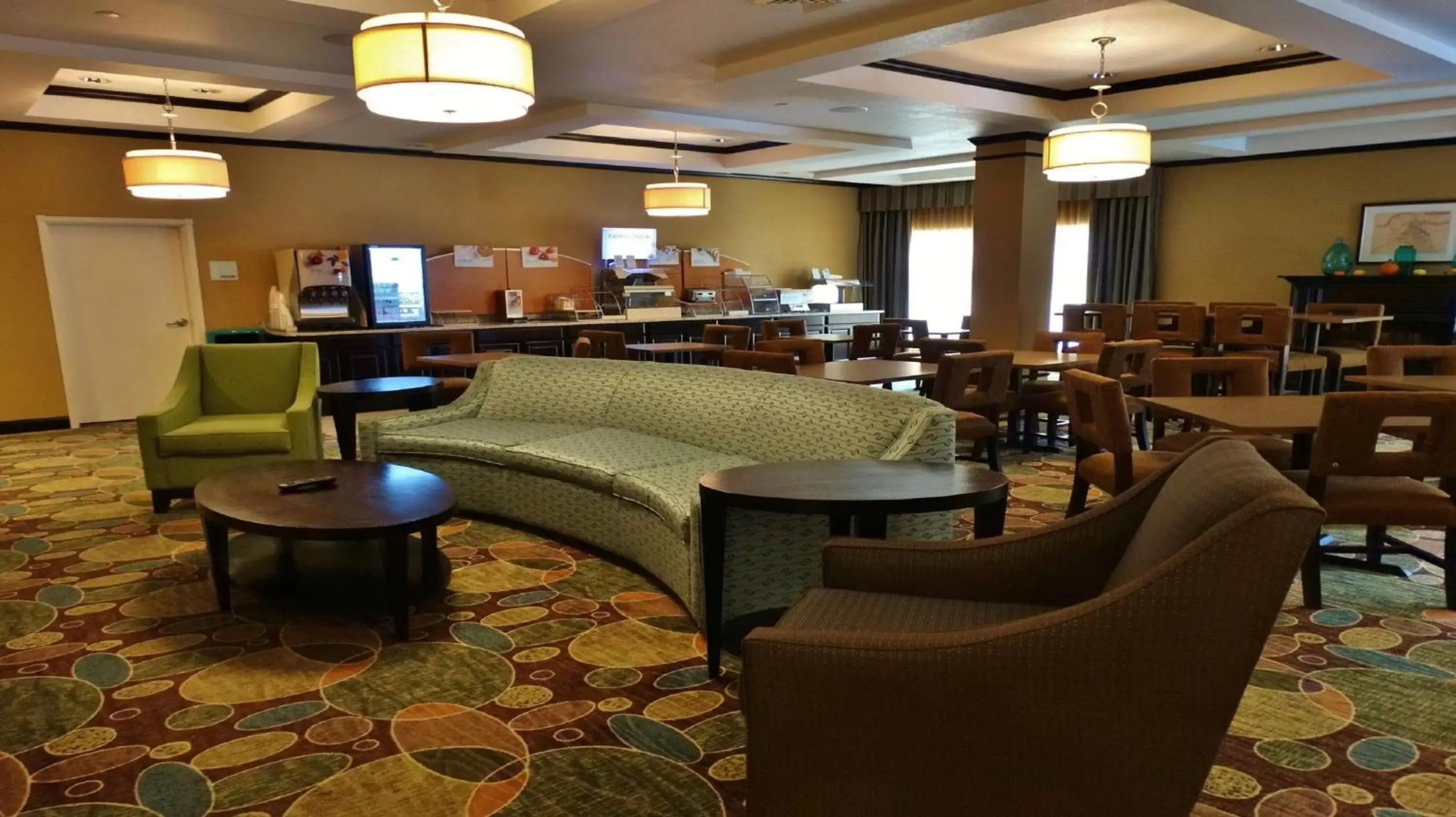 Property building, Lounge/Bar in Holiday Inn Express and Suites Montgomery, an IHG Hotel