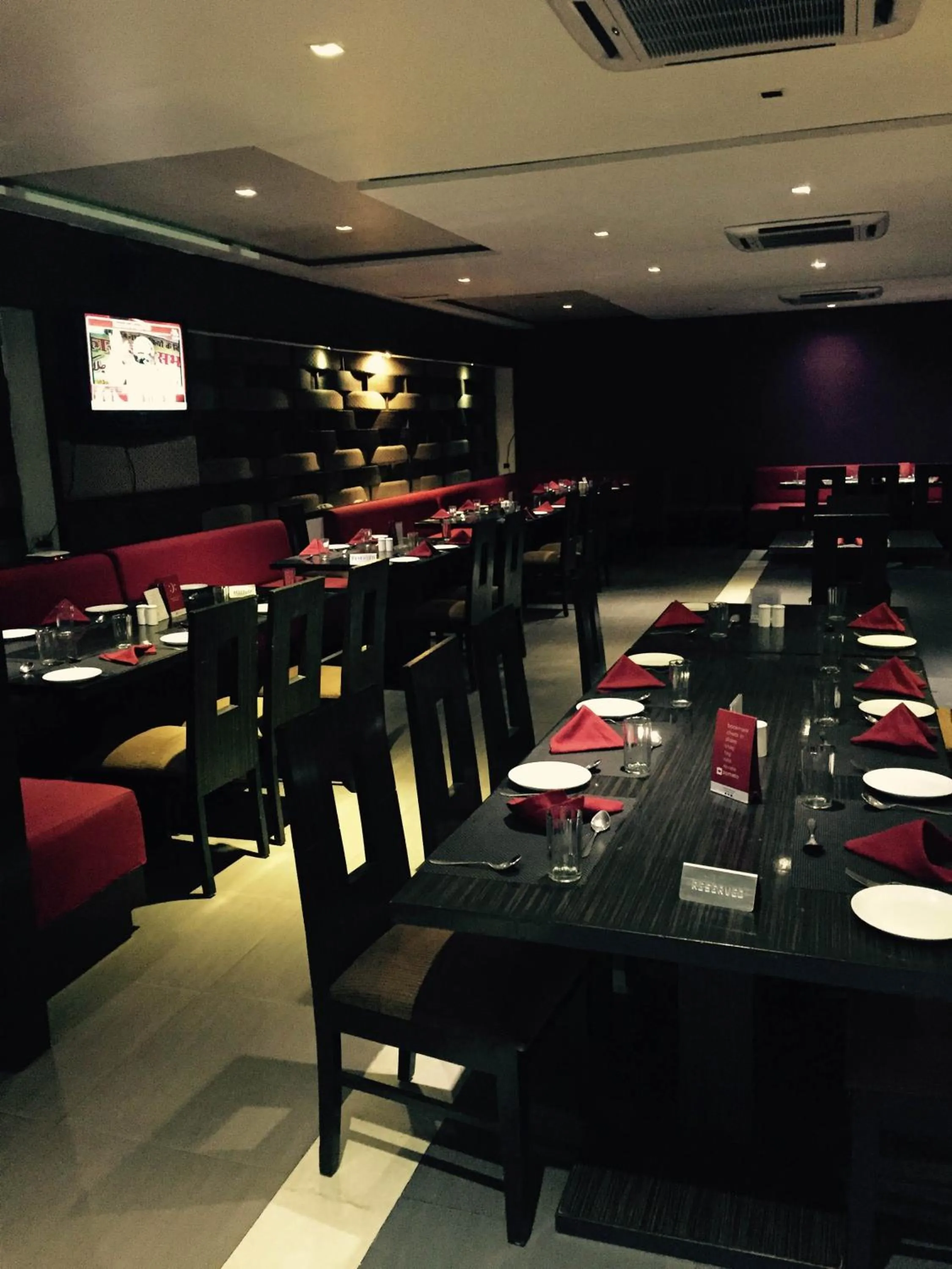 Restaurant/places to eat in Hotel Platinum Inn