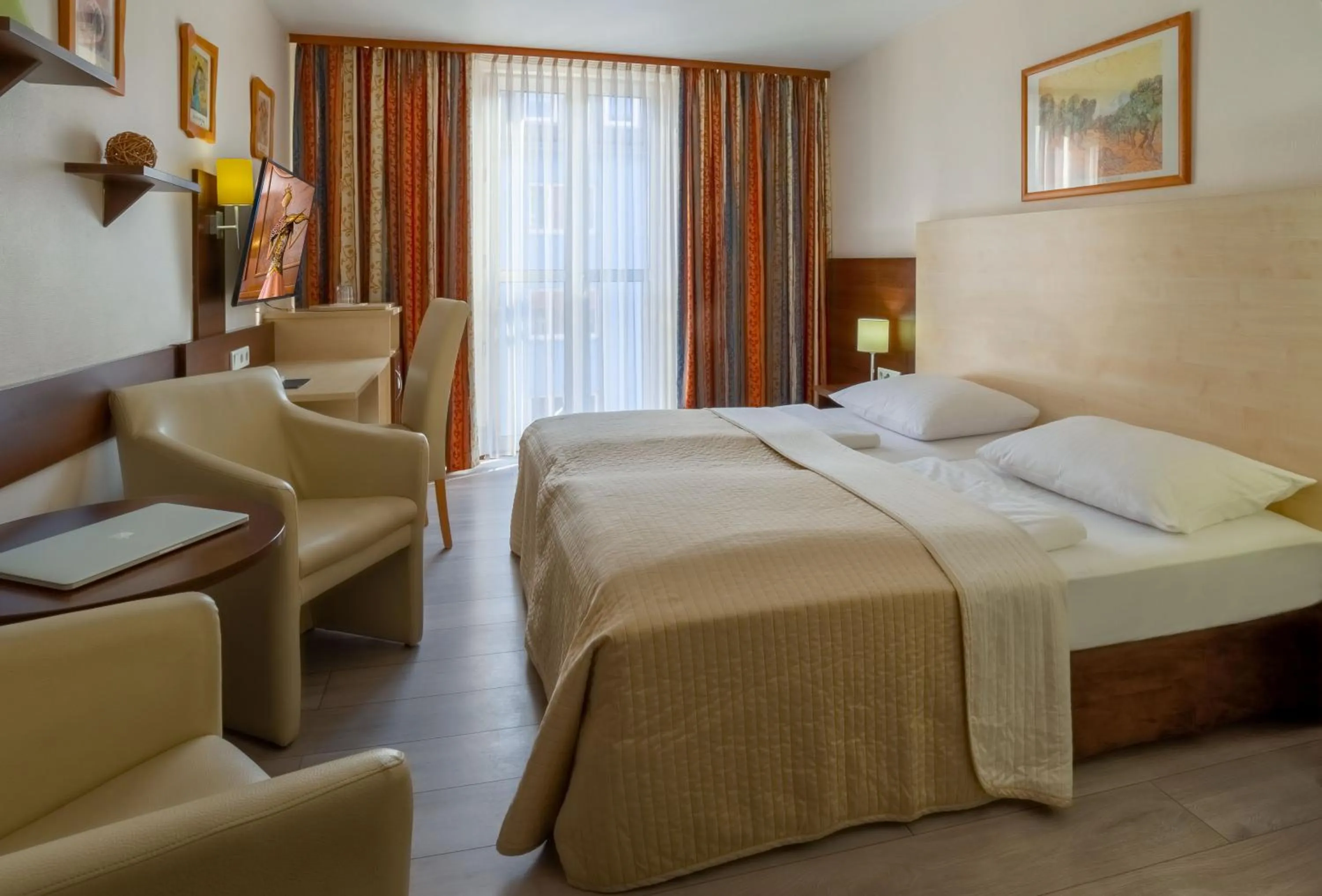 Photo of the whole room, Bed in Hotel Astor