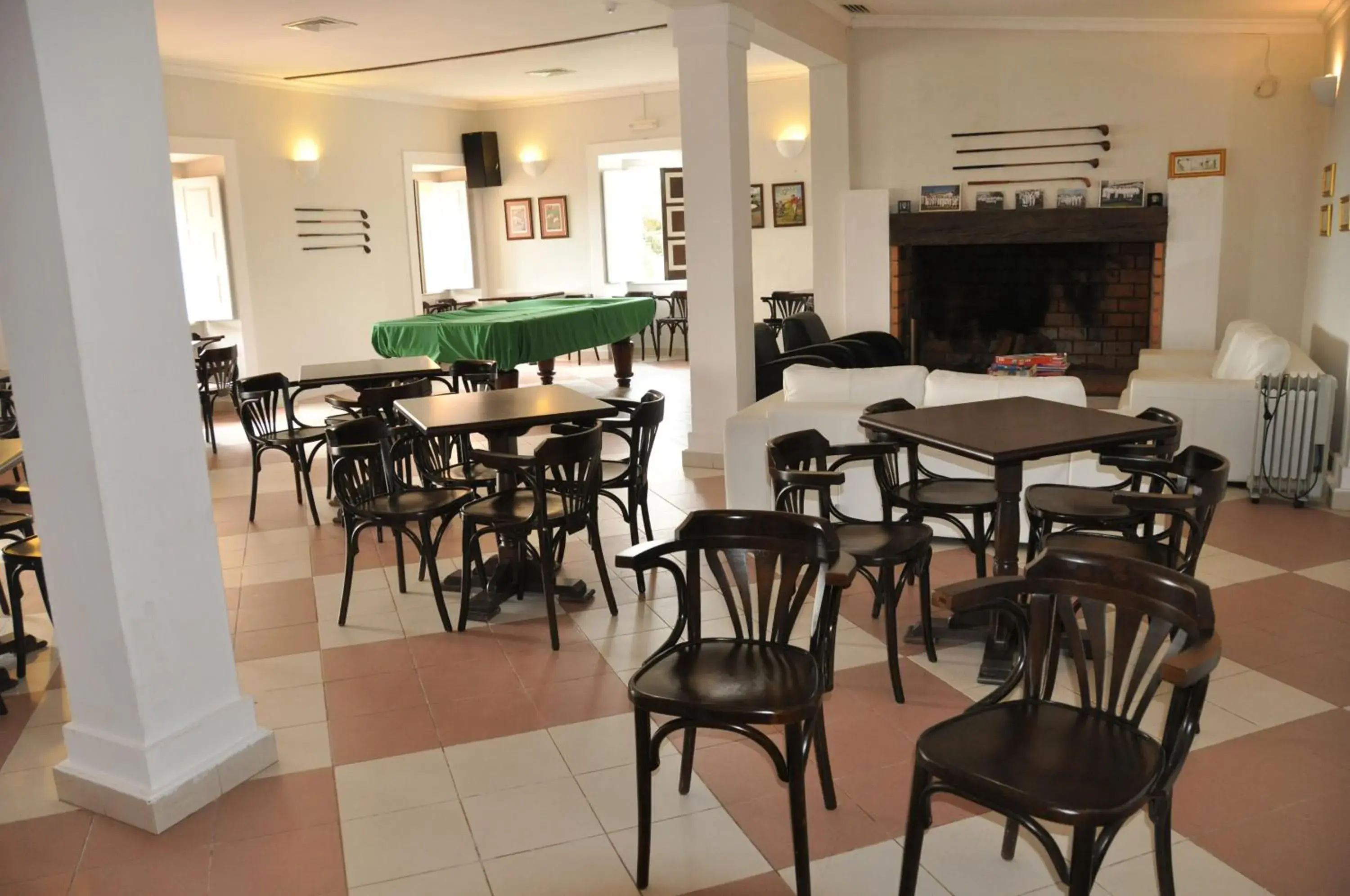 Lounge or bar in Pedras Da Rainha