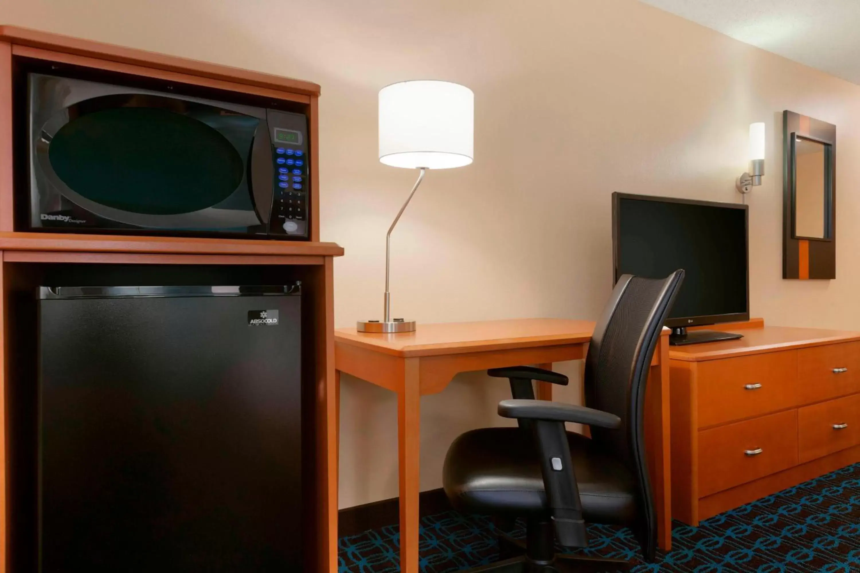 Photo of the whole room, TV/Entertainment Center in Fairfield Inn & Suites Longview