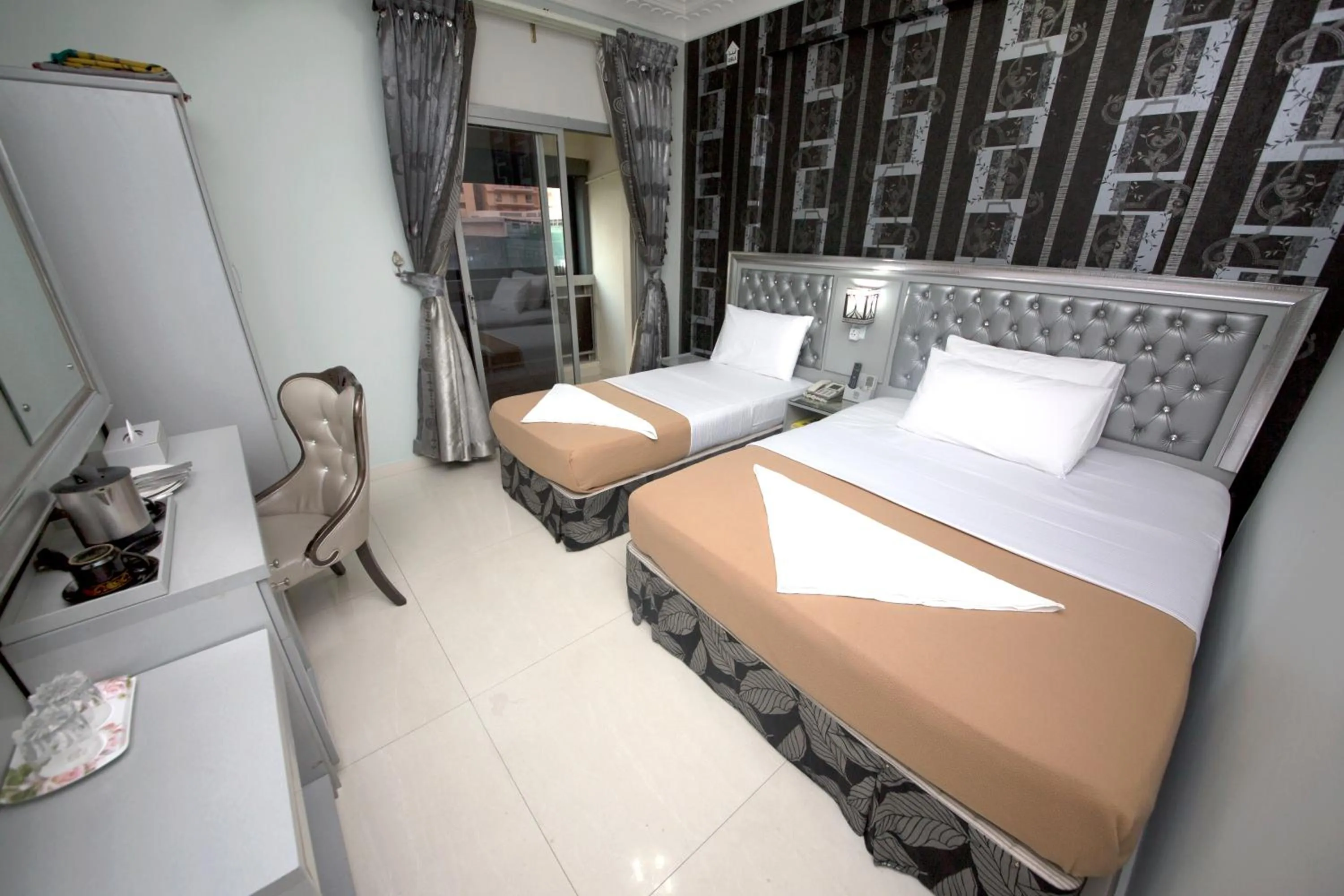 Photo of the whole room, Bed in White Fort Hotel