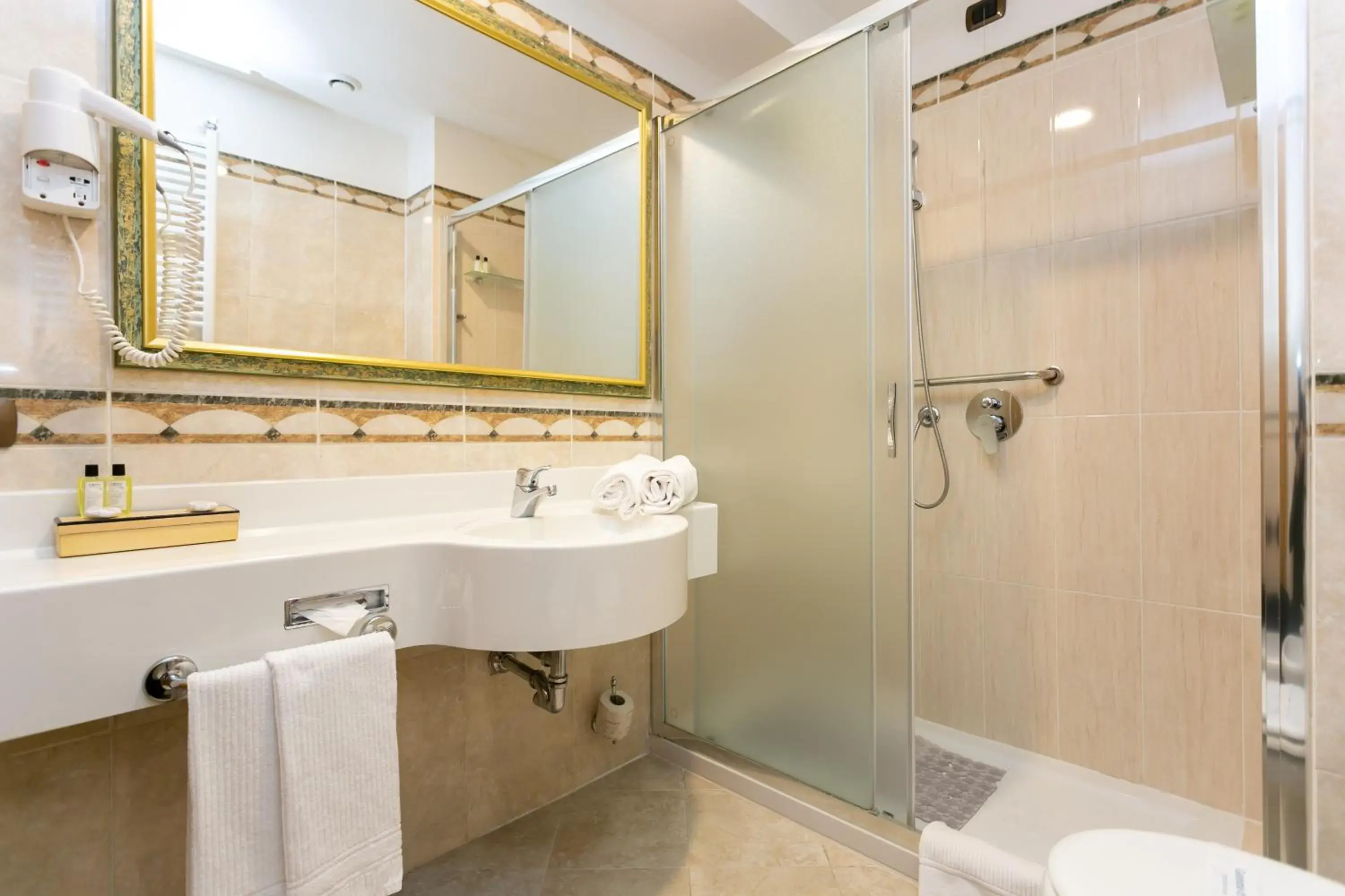 Shower, Bathroom in Hotel Mirage, Sure Hotel Collection by Best Western