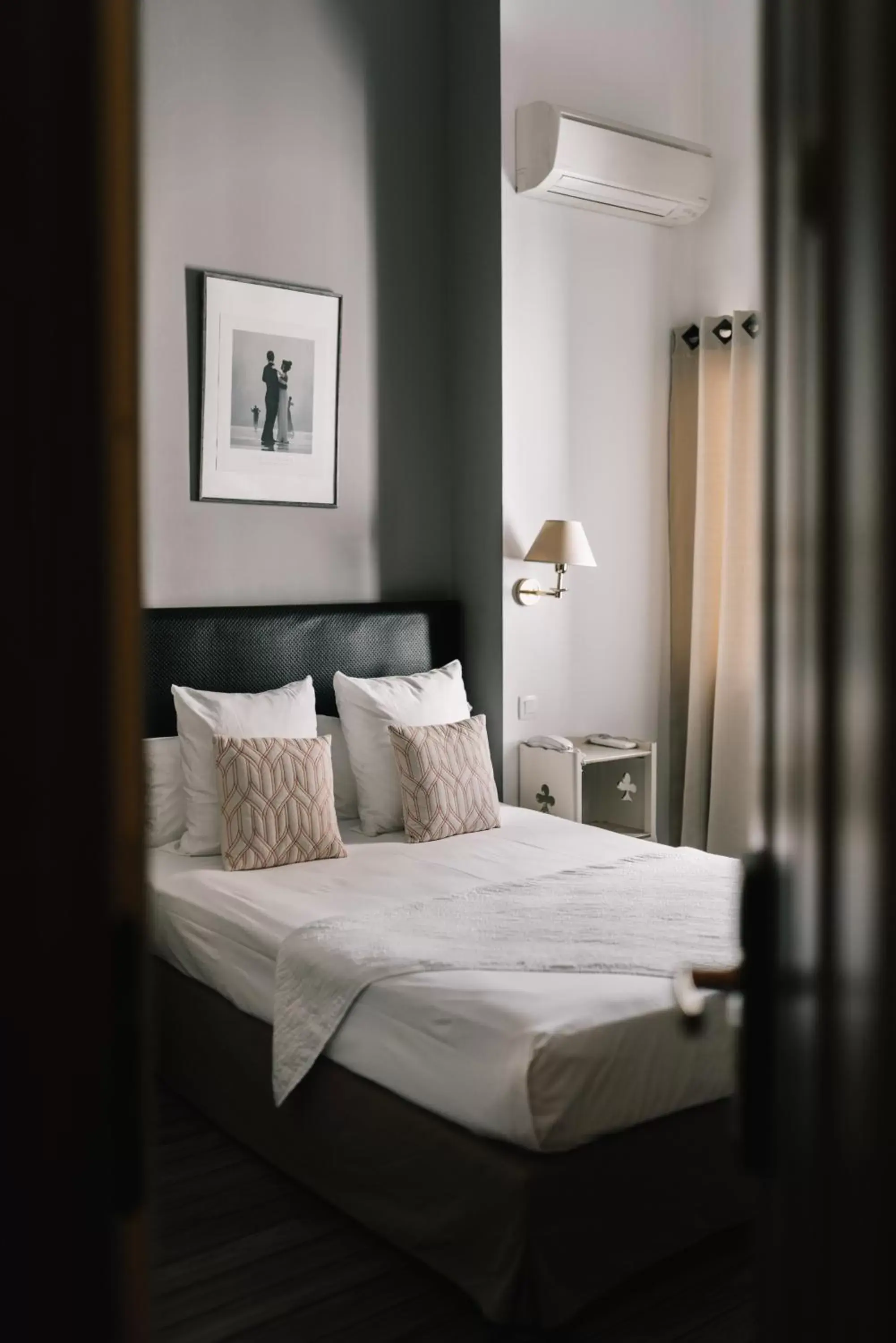 Photo of the whole room, Bed in Hôtel La Résidence