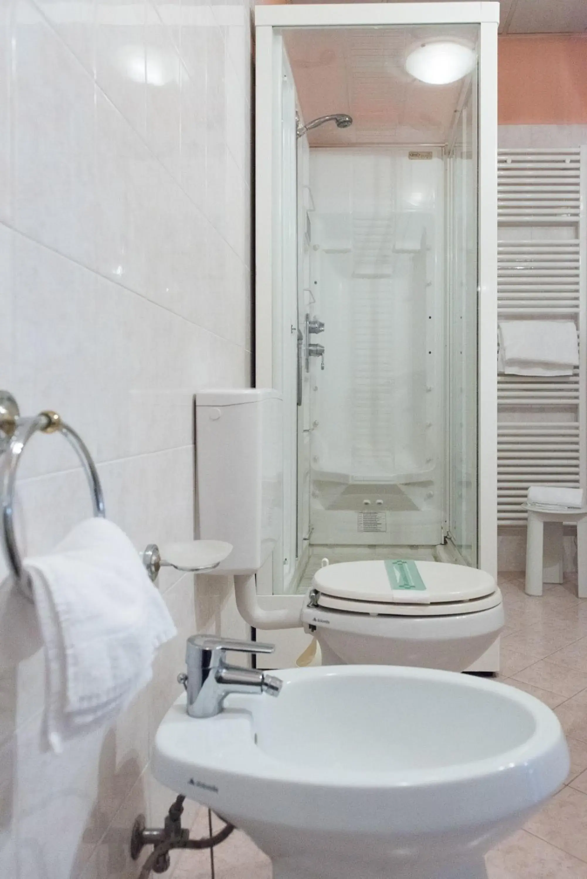 Shower, Bathroom in Hotel Villa Stucky