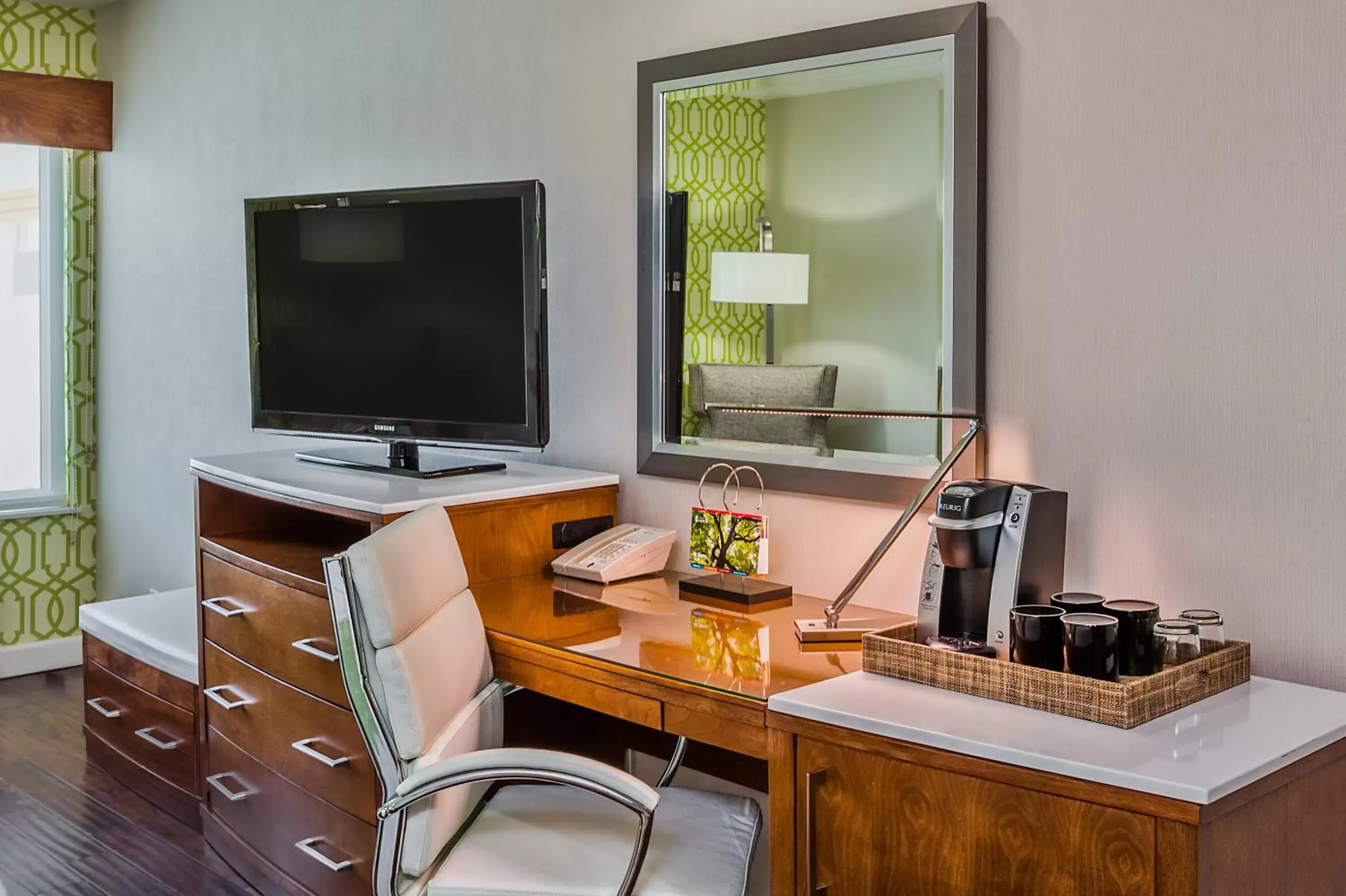 Photo of the whole room, TV/Entertainment Center in Hotel Indigo Anaheim, an IHG Hotel