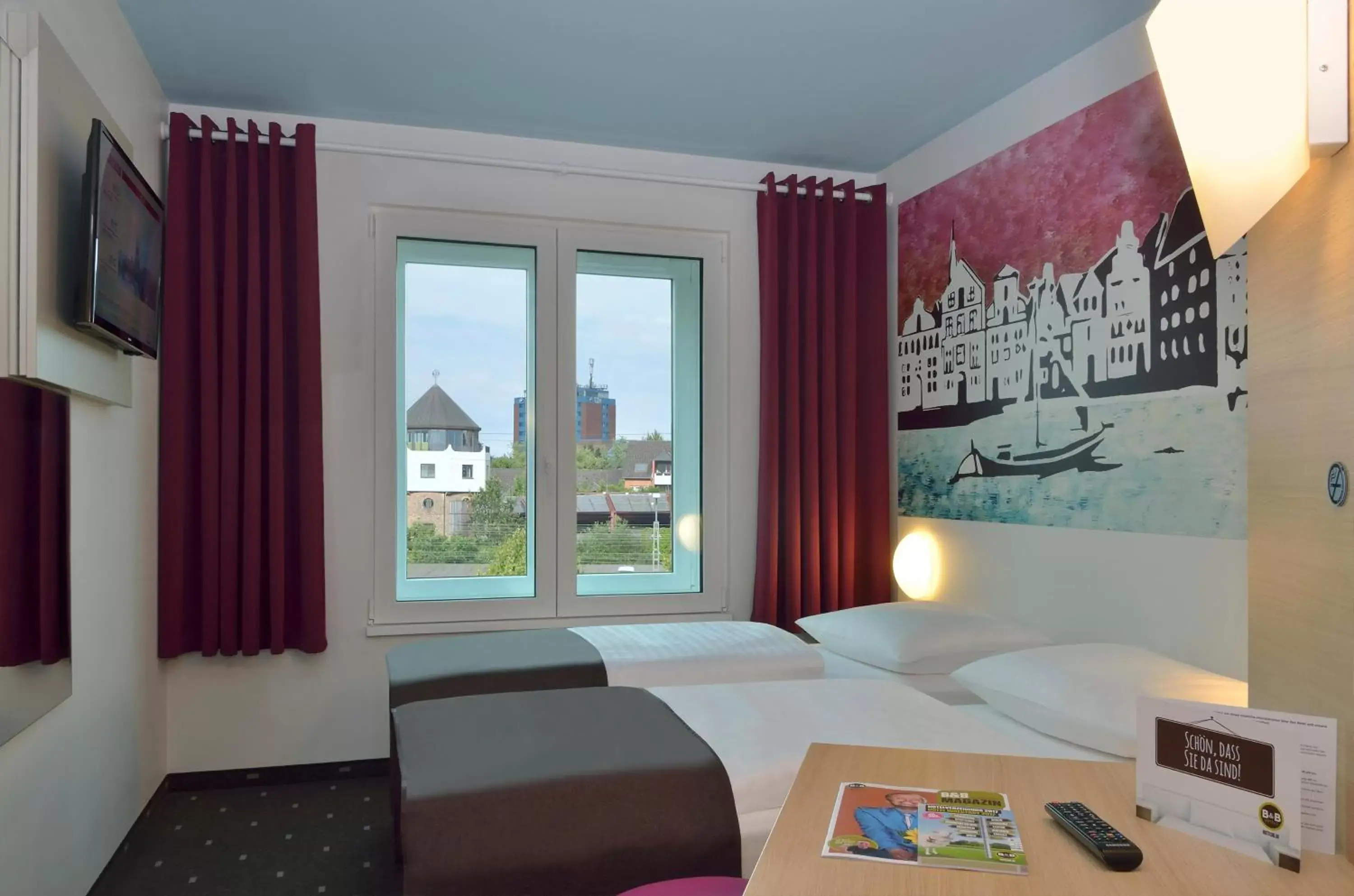 Photo of the whole room, Bed in B&B Hotel Lüneburg