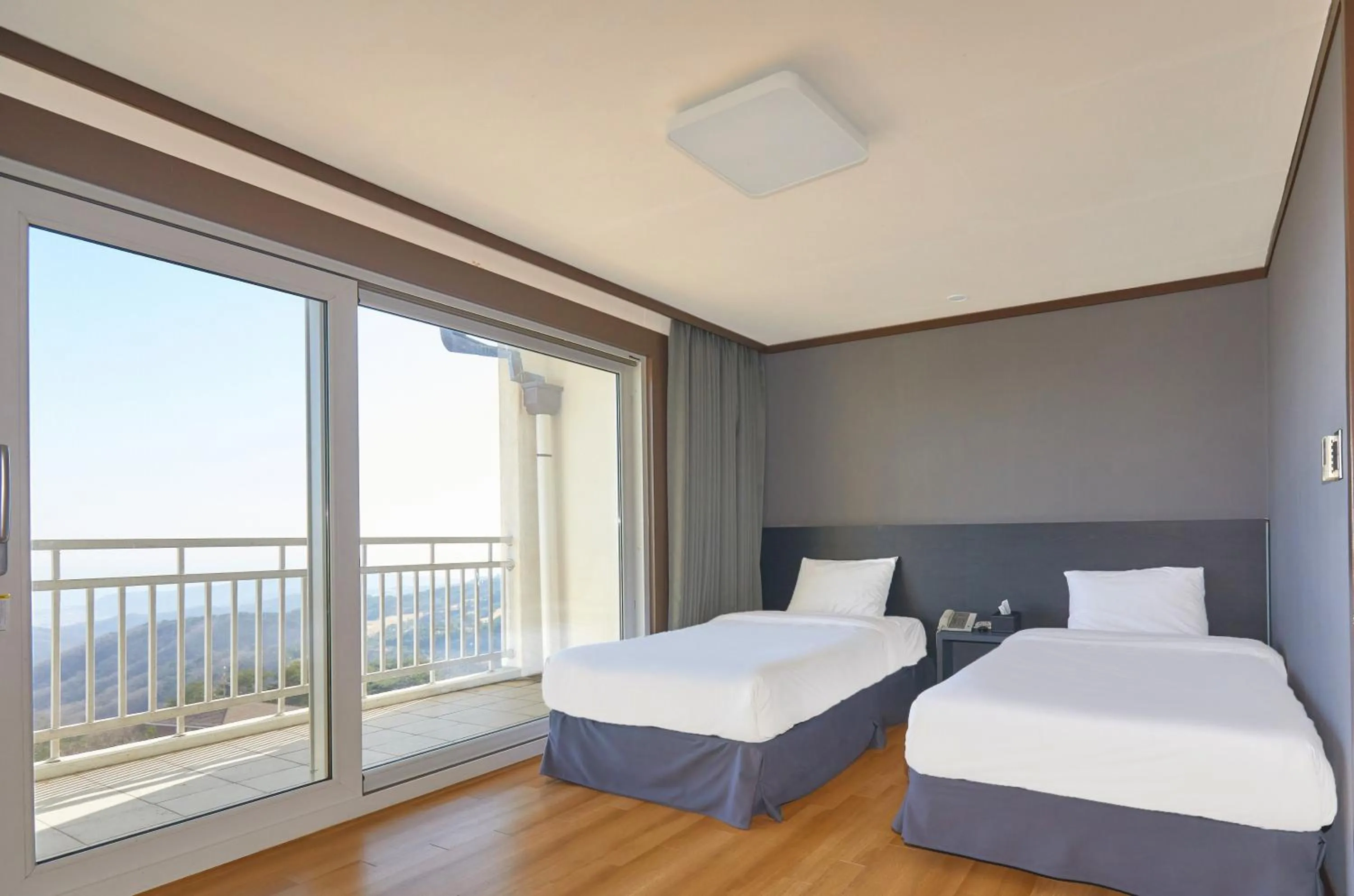 Bed in Gyeongju Mauna Ocean Resort