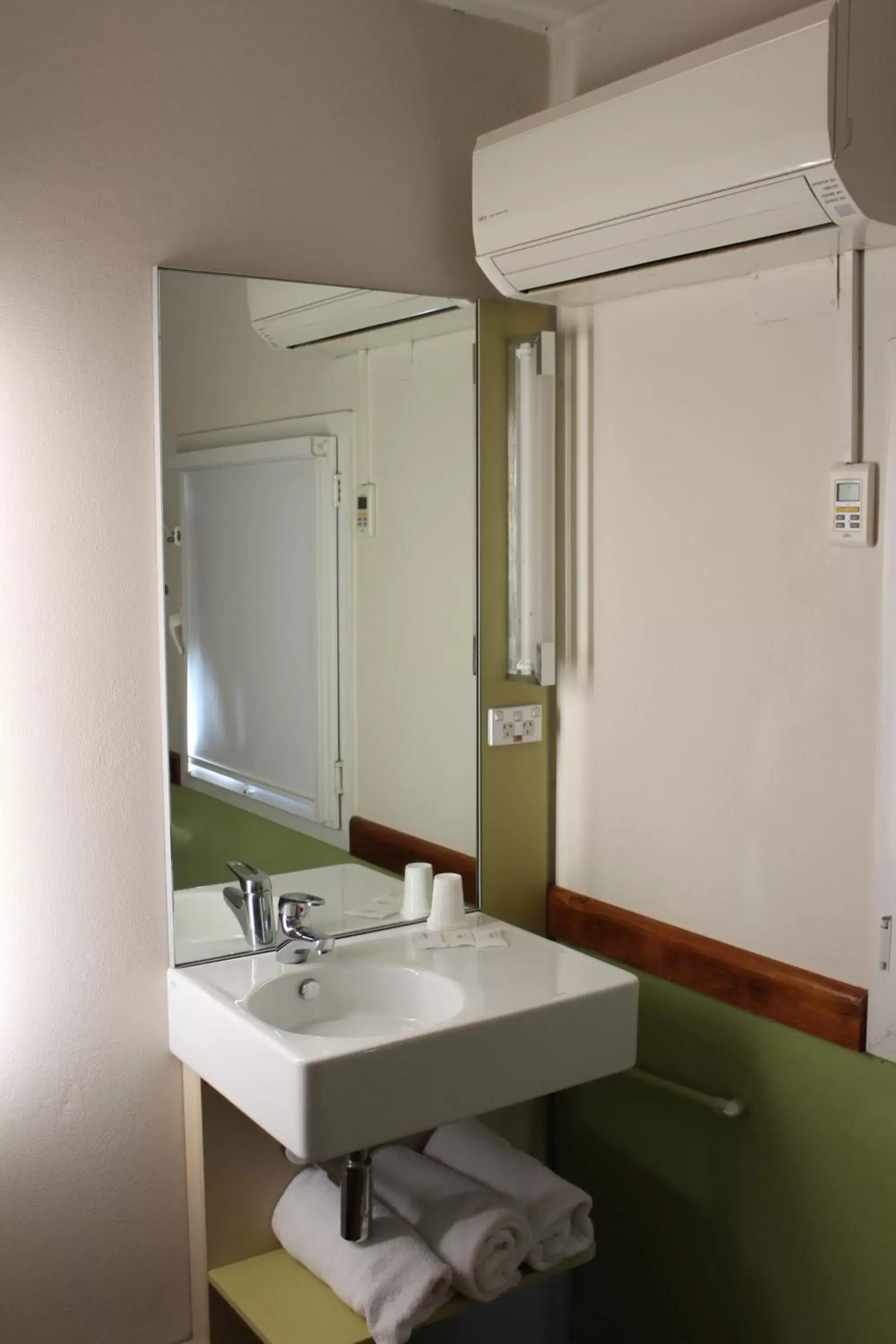 Bathroom in ibis Budget - Melbourne Airport