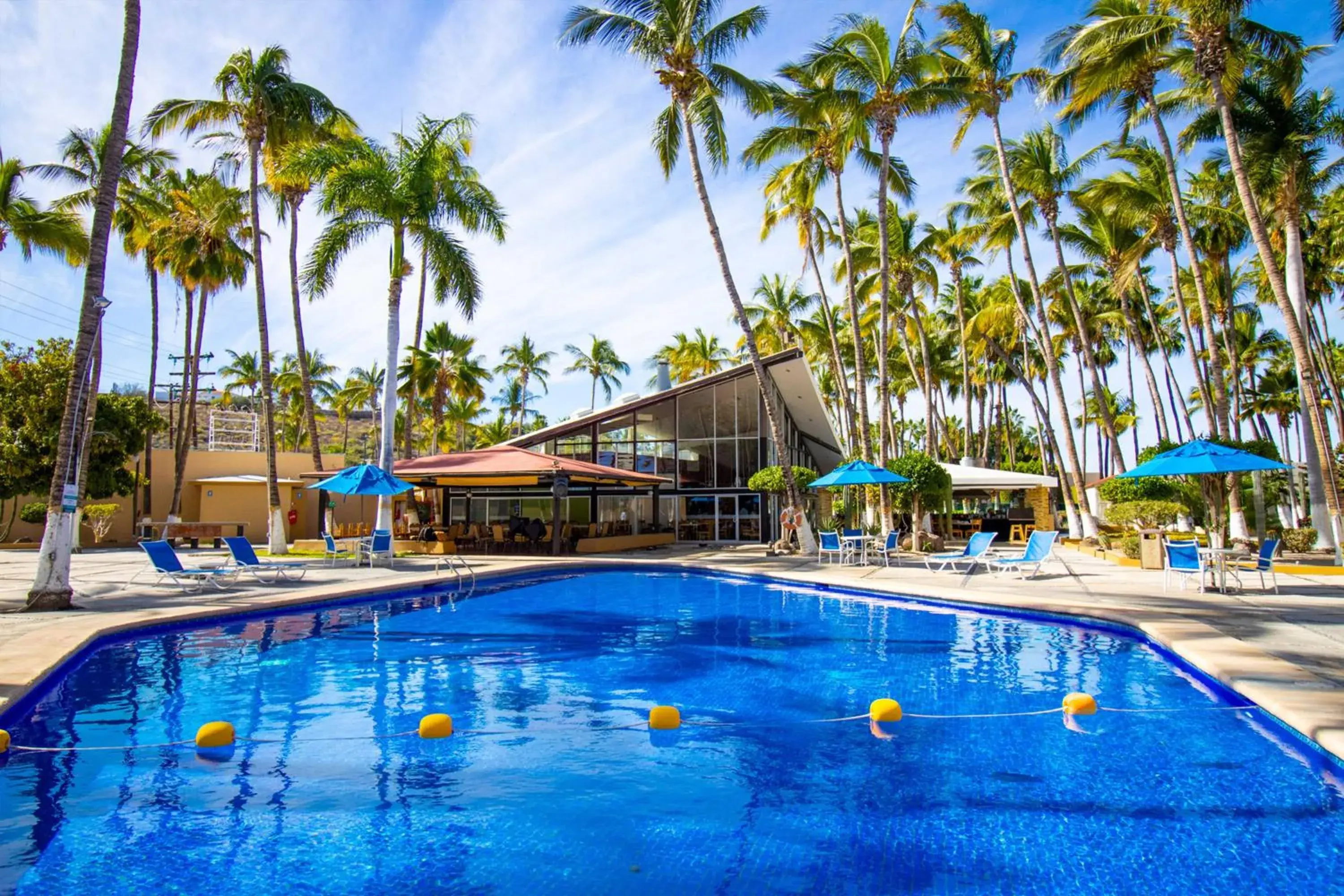 Swimming Pool in Araiza Palmira Hotel y Centro de Convenciones