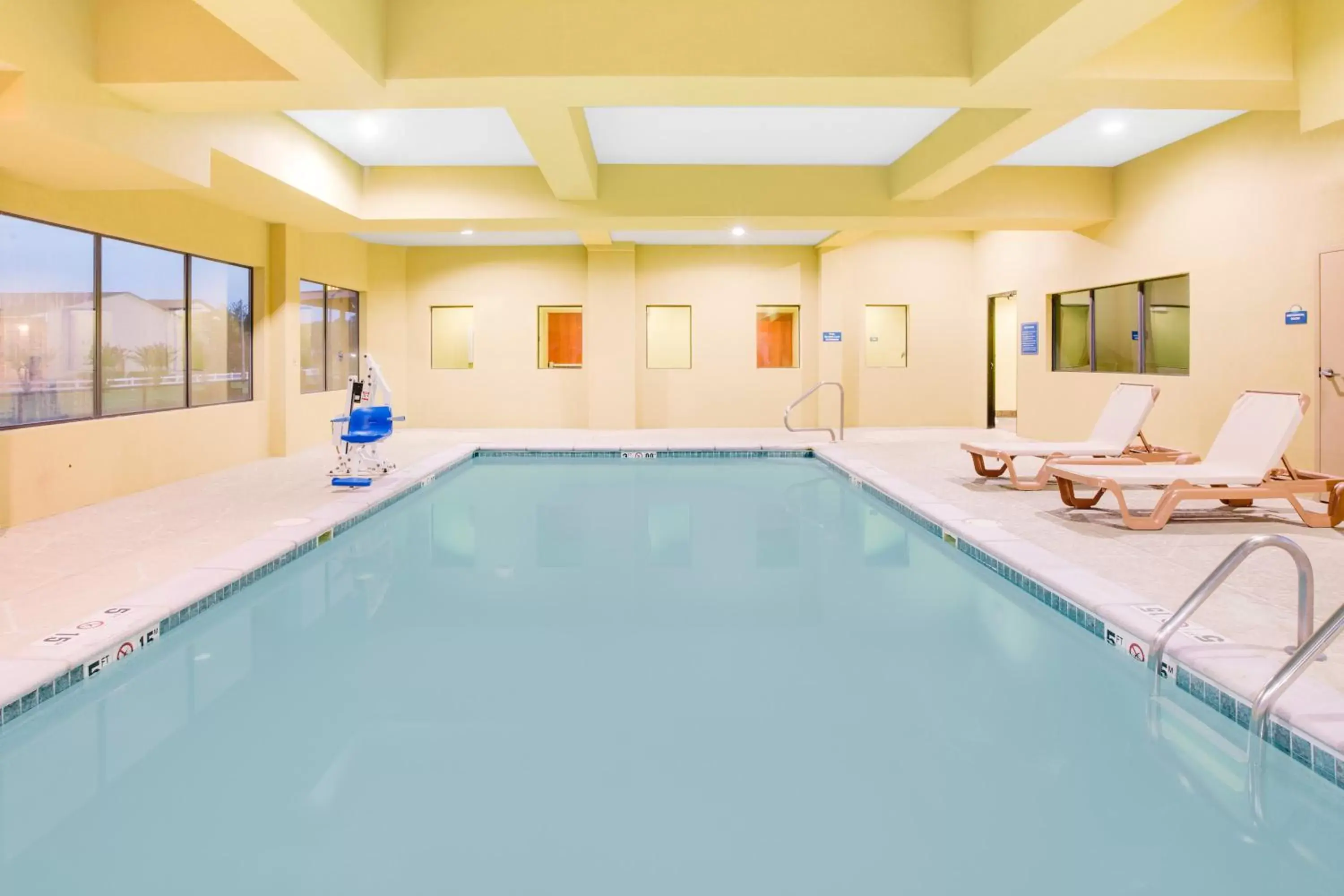 Swimming Pool in Days Inn & Suites by Wyndham Russellville